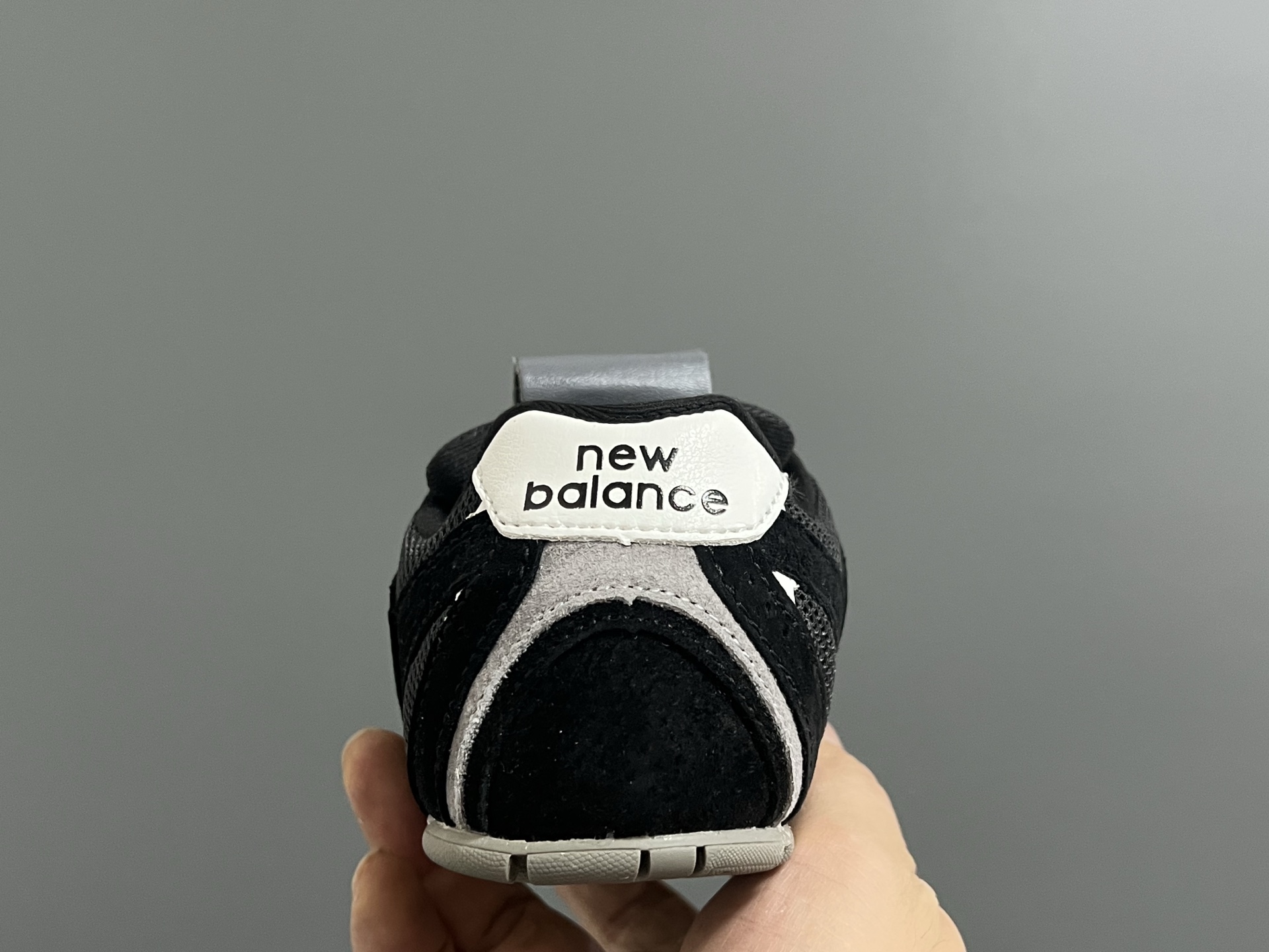 图片[7]-牛B 联名网面儿童鞋带扣休闲鞋 尺码：24-37码 经典NB MIUMIU联名系列🆕 附赠一对鞋带扣，穿脱超方便✌🏻 优质麂皮网面拼接☁️ 橡胶耐磨防滑大底，脚感超赞👍🏻-选品中心