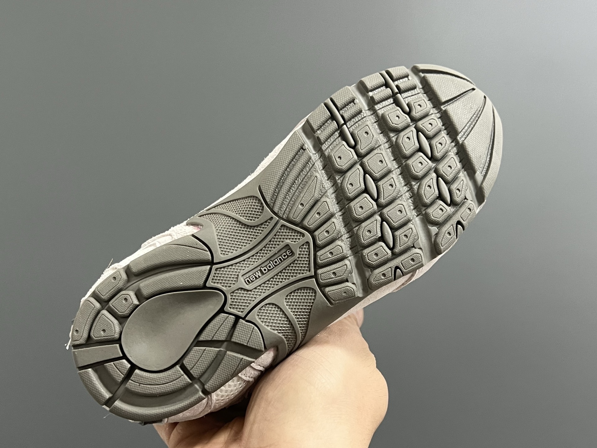 图片[5]-牛B 联名网面儿童鞋带扣休闲鞋 尺码：24-37码 经典NB MIUMIU联名系列🆕 附赠一对鞋带扣，穿脱超方便✌🏻 优质麂皮网面拼接☁️ 橡胶耐磨防滑大底，脚感超赞👍🏻-选品中心