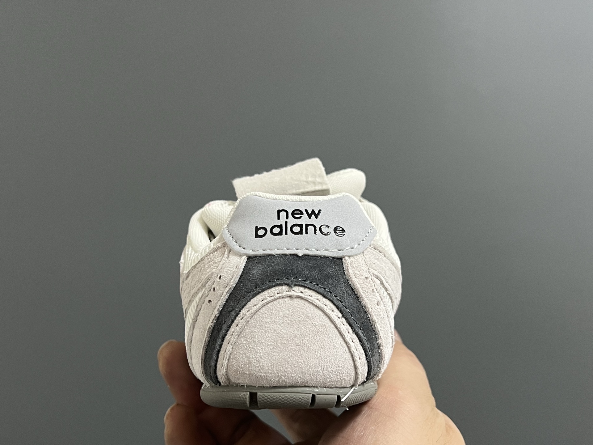 图片[7]-牛B 联名网面儿童鞋带扣休闲鞋 尺码：24-37码 经典NB MIUMIU联名系列🆕 附赠一对鞋带扣，穿脱超方便✌🏻 优质麂皮网面拼接☁️ 橡胶耐磨防滑大底，脚感超赞👍🏻-选品中心