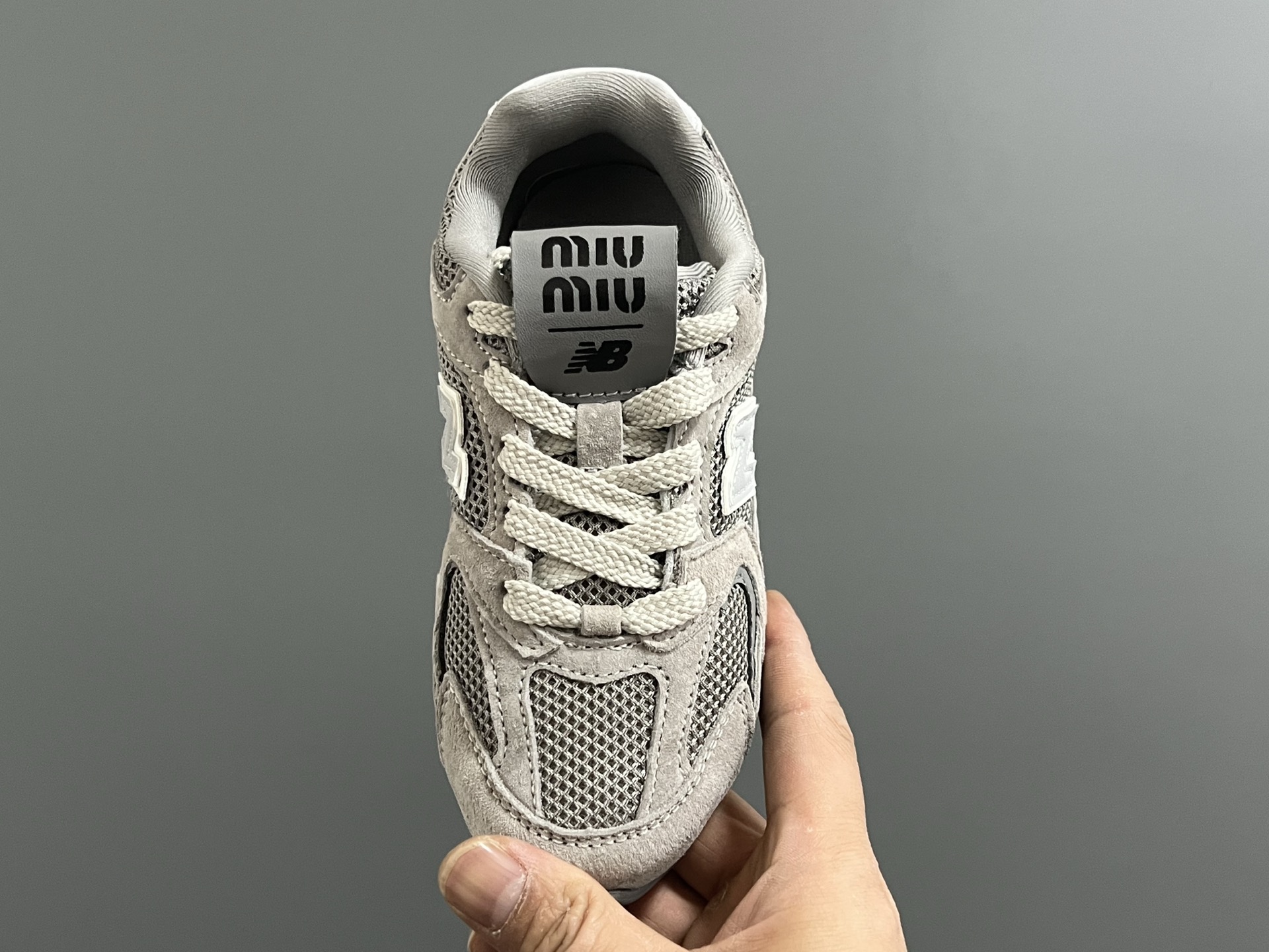 图片[8]-牛B 联名网面儿童鞋带扣休闲鞋 尺码：24-37码 经典NB MIUMIU联名系列🆕 附赠一对鞋带扣，穿脱超方便✌🏻 优质麂皮网面拼接☁️ 橡胶耐磨防滑大底，脚感超赞👍🏻-选品中心