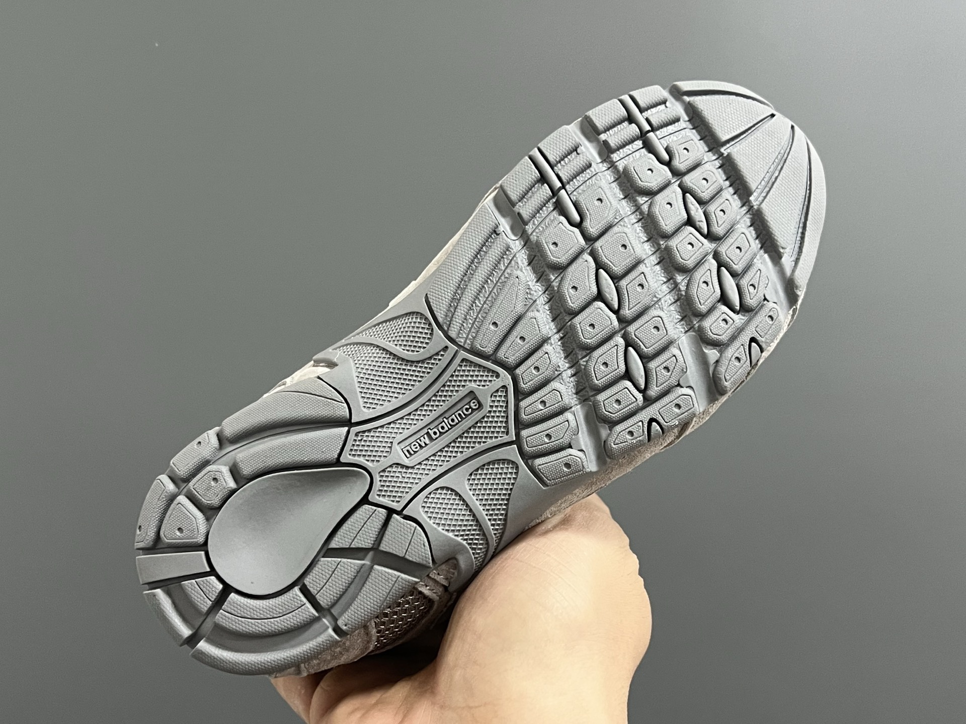 图片[5]-牛B 联名网面儿童鞋带扣休闲鞋 尺码：24-37码 经典NB MIUMIU联名系列🆕 附赠一对鞋带扣，穿脱超方便✌🏻 优质麂皮网面拼接☁️ 橡胶耐磨防滑大底，脚感超赞👍🏻-选品中心