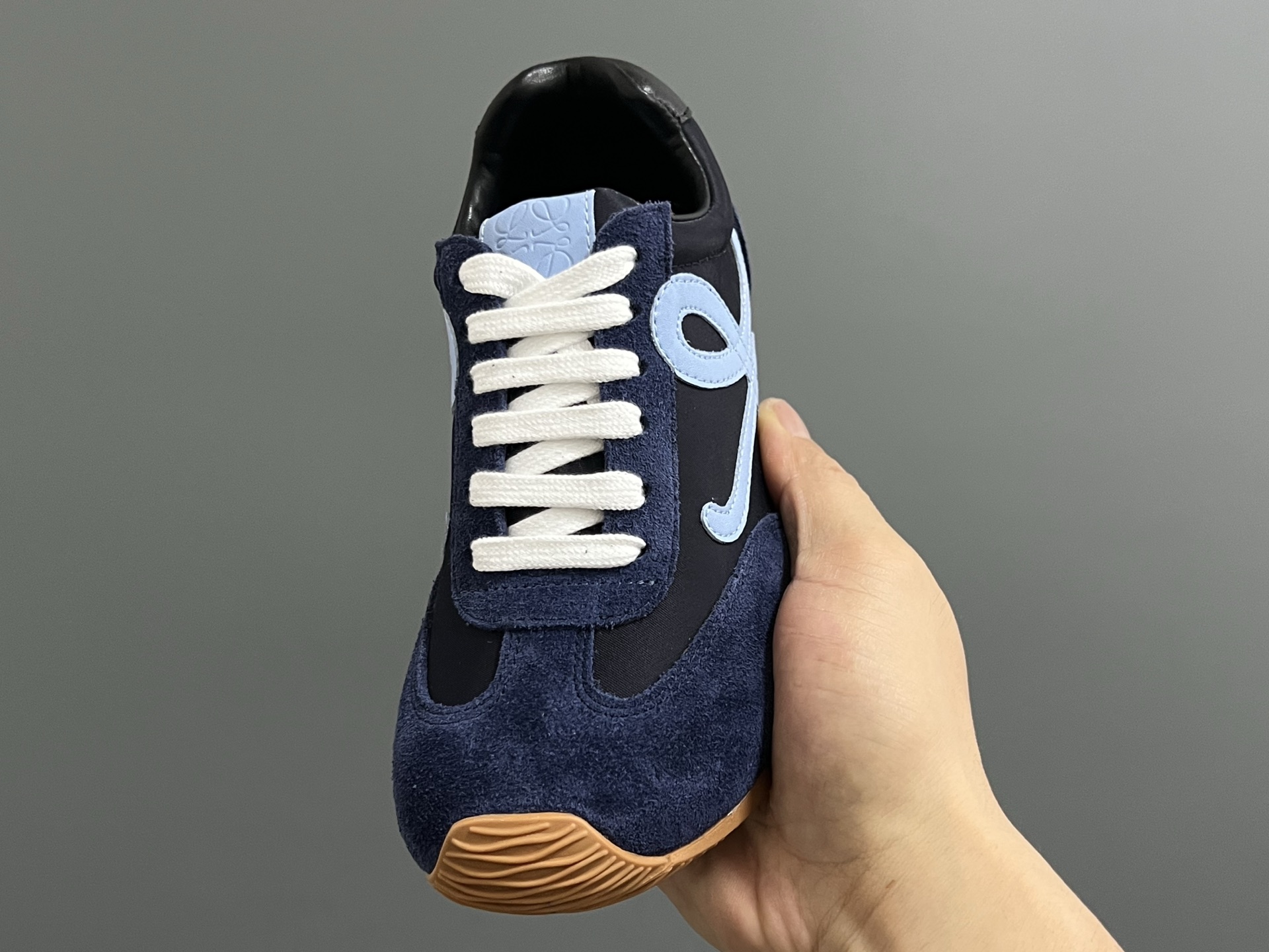 图片[3]-罗意威正确版鞋带儿童休闲鞋 尺码：26-37码 经典罗意威款式🆕 正确版不对称鞋头设计👍🏻 优质皮料拼接，质感满满💯 附赠鞋带扣，穿脱超方便✌🏻. 橡胶耐磨防滑大底，脚感超舒适☁️-选品中心