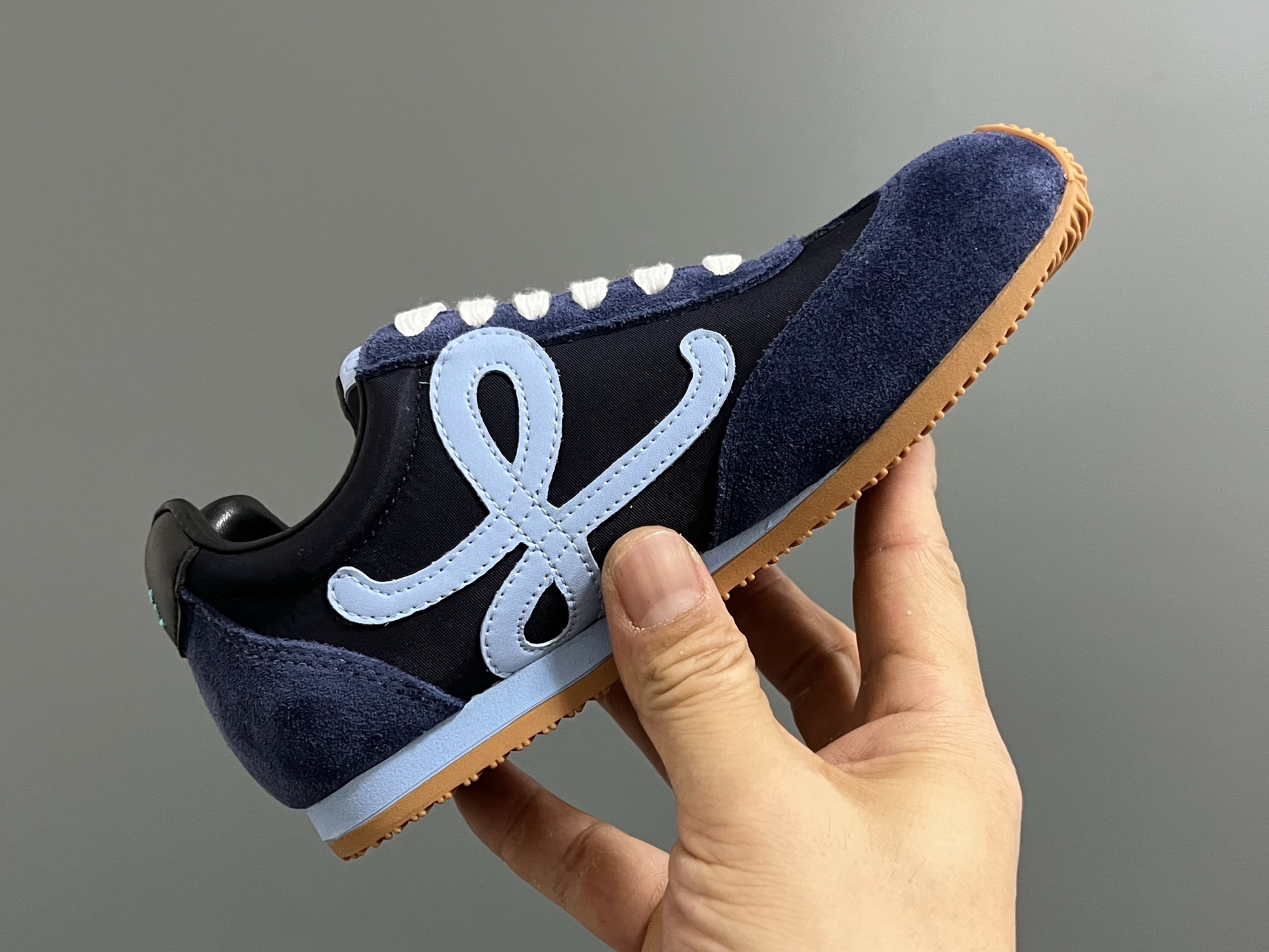 图片[6]-罗意威正确版鞋带儿童休闲鞋 尺码：26-37码 经典罗意威款式🆕 正确版不对称鞋头设计👍🏻 优质皮料拼接，质感满满💯 附赠鞋带扣，穿脱超方便✌🏻. 橡胶耐磨防滑大底，脚感超舒适☁️-选品中心