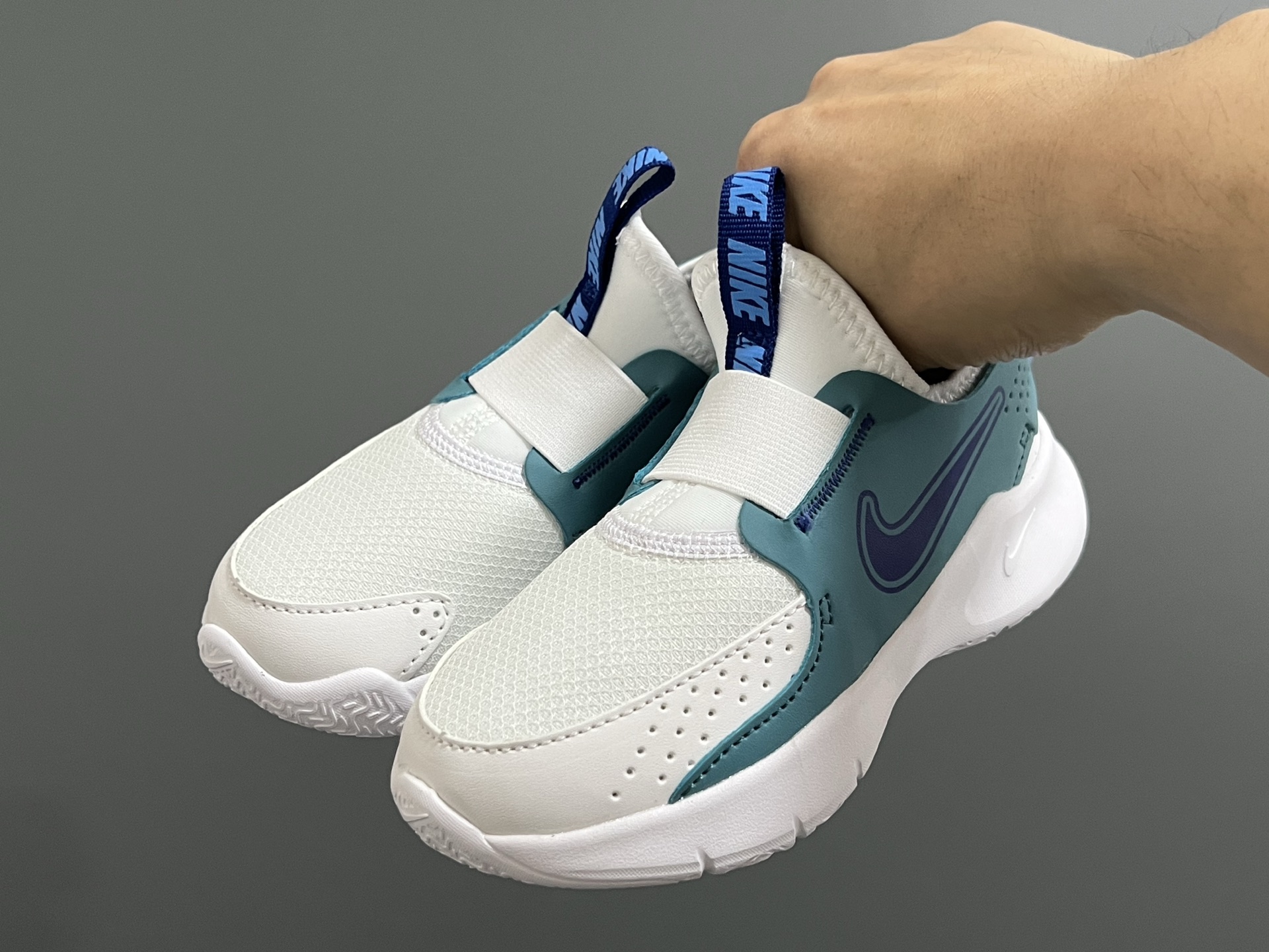 NO:211387,NK new G version of Barefoot 3 generation children's one-legged sneakers SIZE24-37 Barefoot series is a boutique as soon as it is released. New factory and new craftsmanship. High-quality fabric splicing, full texture. One-legged design, super easy to put on and take off. Wear-resistant and non-slip sole, excellent foot feeling, Nike series, sneakers,19860909NK新款专G版赤足3代儿童一脚蹬运动鞋 SIZE24-37码 赤足系列一出就是精品 新工厂新工艺 优质面料拼接,质感满满 一脚蹬设计,穿脱超方便 耐磨防滑大底,脚感超赞,耐克系列,sneakers,,Children's