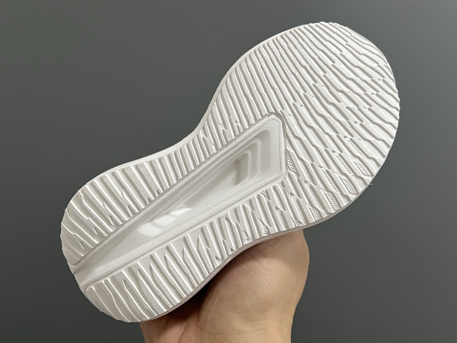 图片[6]-A家新款摇摆儿童凉鞋 尺码：26-35码 镂空设计，透气又舒适☁️ 魔术贴➕松紧带，穿脱便捷✌🏻 超轻耐磨防滑大底，脚感超赞👍🏻-选品中心