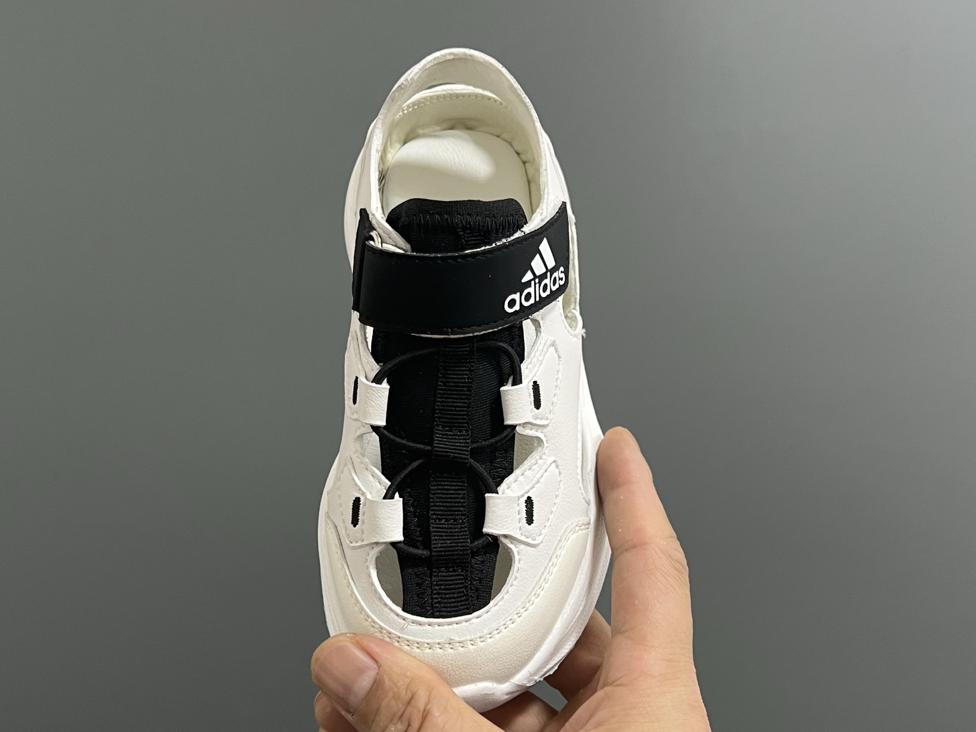 图片[8]-A家新款摇摆儿童凉鞋 尺码：26-35码 镂空设计，透气又舒适☁️ 魔术贴➕松紧带，穿脱便捷✌🏻 超轻耐磨防滑大底，脚感超赞👍🏻-选品中心