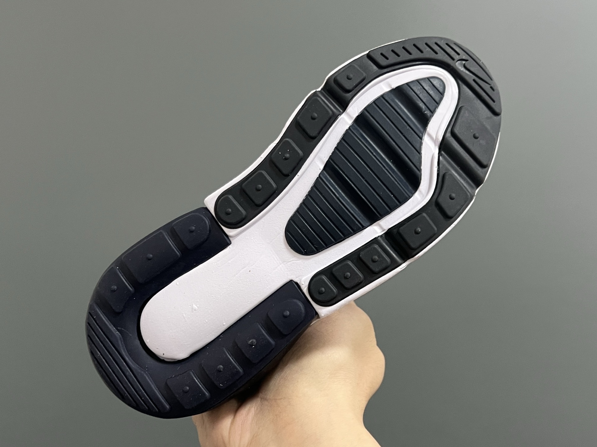 图片[5]-NK新款270网面儿童运动鞋 尺码：26-37码 经典270气垫款式🆕 网面透气拼接☁️ 真实气垫填充，脚感超赞👍🏻 质感满满💯-选品中心