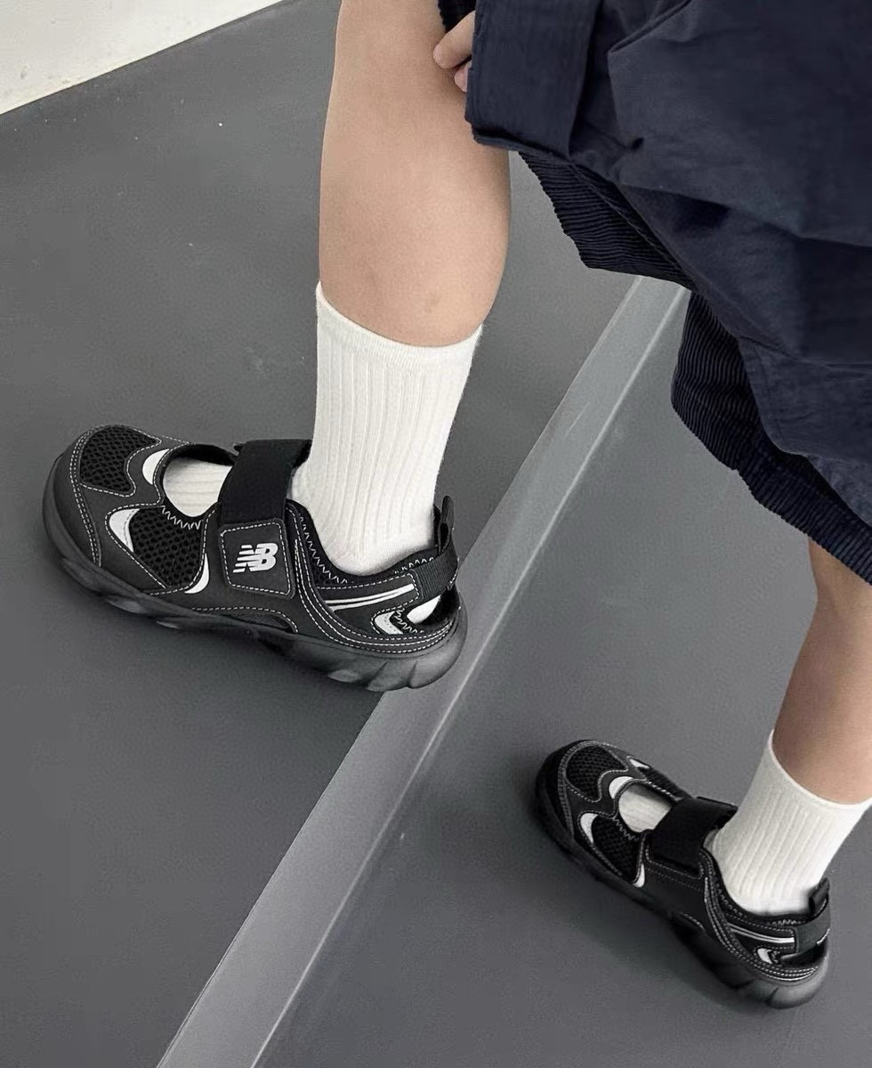 图片[9]-原单NB920魔术贴儿童凉鞋 尺码：24-37码 新工厂新工艺🆕 细节做工超精致💯 镂空网面透气又舒适☁️ 玛丽珍款式，潮童必备❤️-选品中心