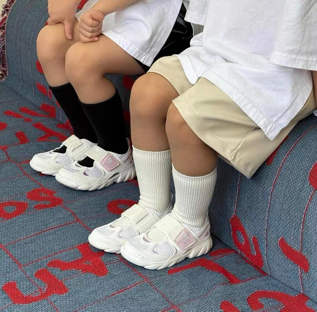 图片[6]-原单NB920魔术贴儿童凉鞋 尺码：24-37码 新工厂新工艺🆕 细节做工超精致💯 镂空网面透气又舒适☁️ 玛丽珍款式，潮童必备❤️-选品中心