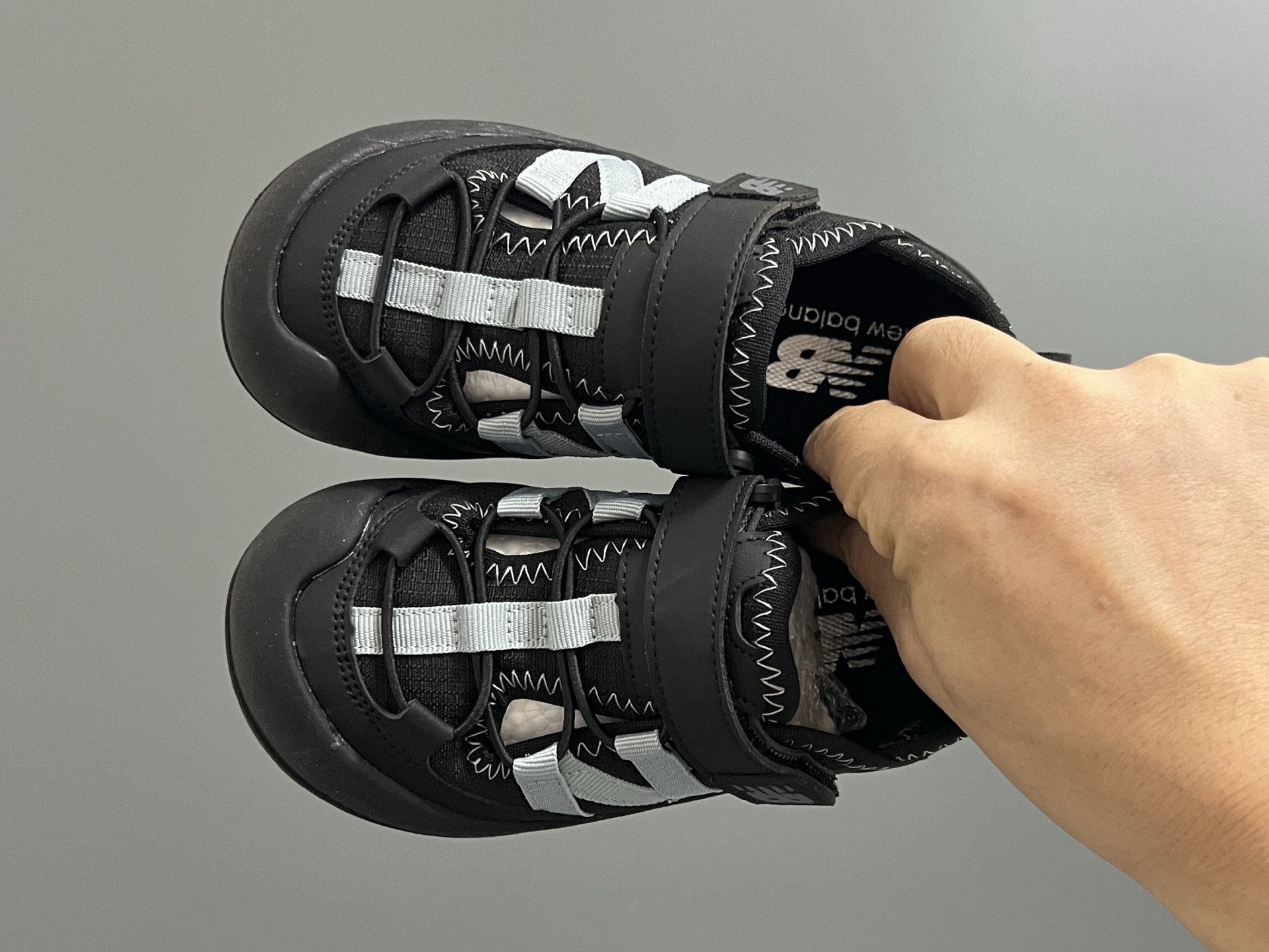 牛B新款K3205魔术贴户外儿童凉鞋 尺码：23-37码 韩国专柜同步新品🆕 包头款式设计，保护稚嫩脚丫🦶 魔术贴穿脱超便捷✌🏻 橡胶耐磨防滑大底👍🏻 潮童必备单品❤️-选品中心