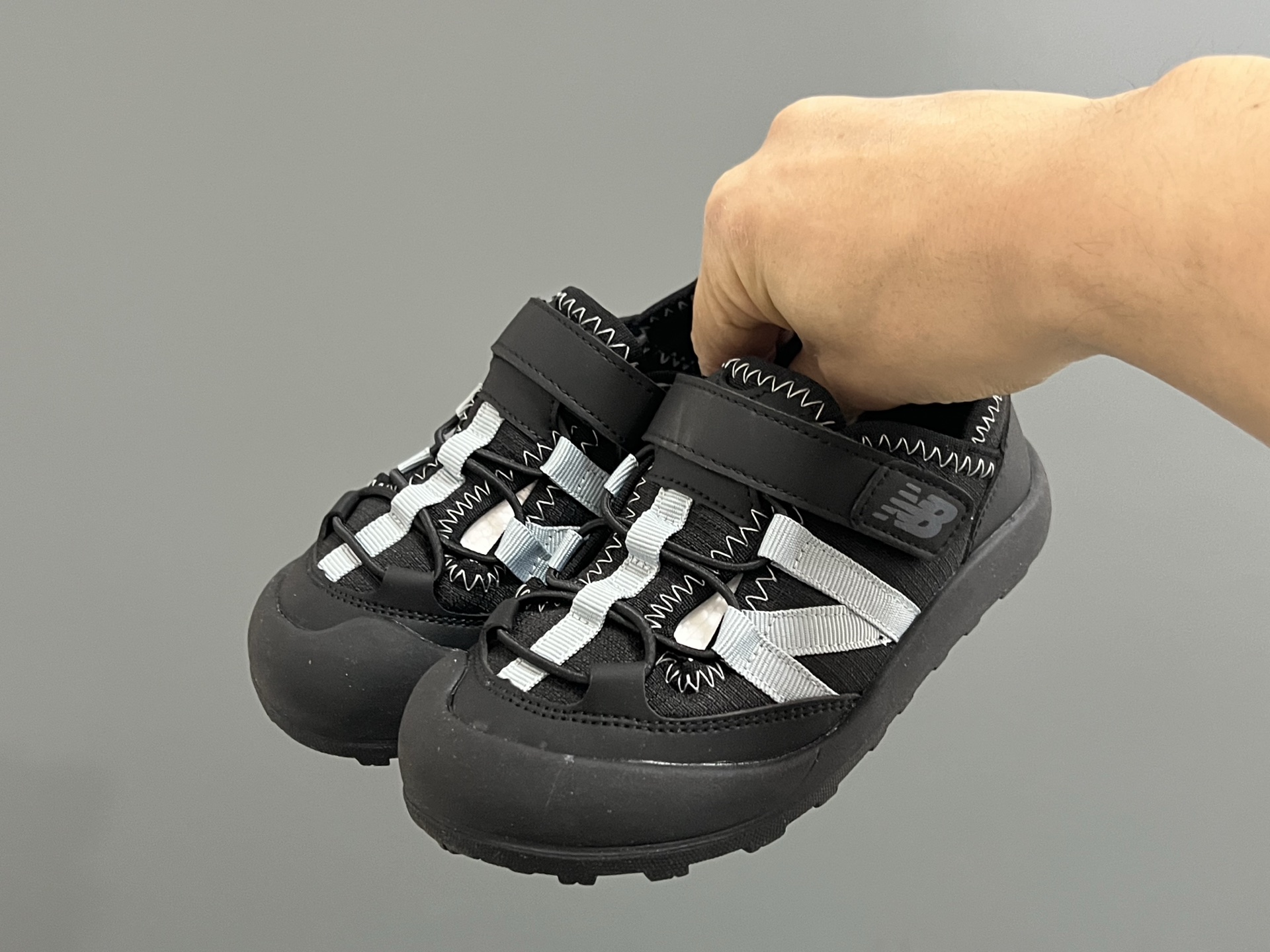 图片[2]-牛B新款K3205魔术贴户外儿童凉鞋 尺码：23-37码 韩国专柜同步新品🆕 包头款式设计，保护稚嫩脚丫🦶 魔术贴穿脱超便捷✌🏻 橡胶耐磨防滑大底👍🏻 潮童必备单品❤️-选品中心