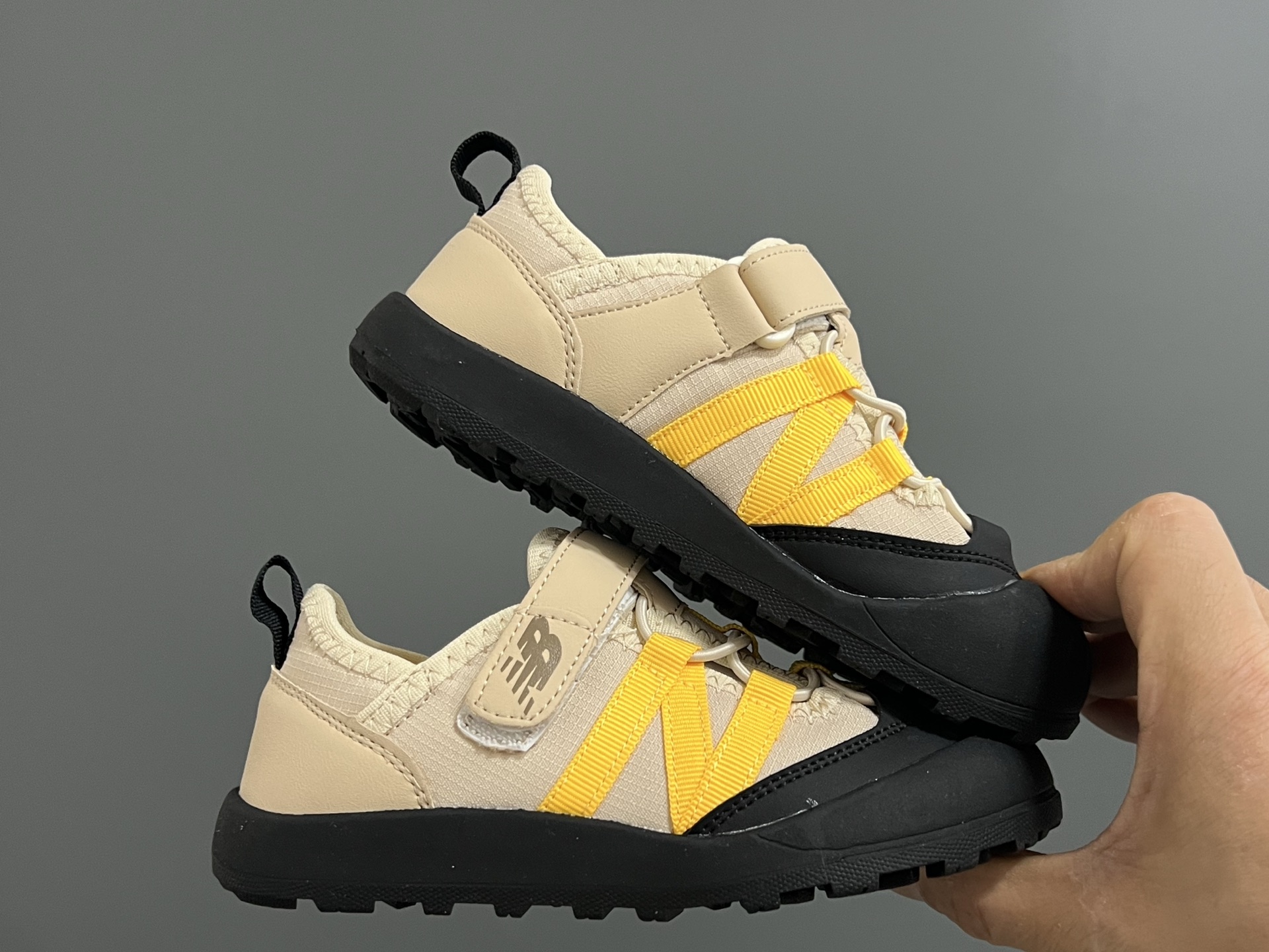 图片[9]-牛B新款K3205魔术贴户外儿童凉鞋 尺码：23-37码 韩国专柜同步新品🆕 包头款式设计，保护稚嫩脚丫🦶 魔术贴穿脱超便捷✌🏻 橡胶耐磨防滑大底👍🏻 潮童必备单品❤️-选品中心