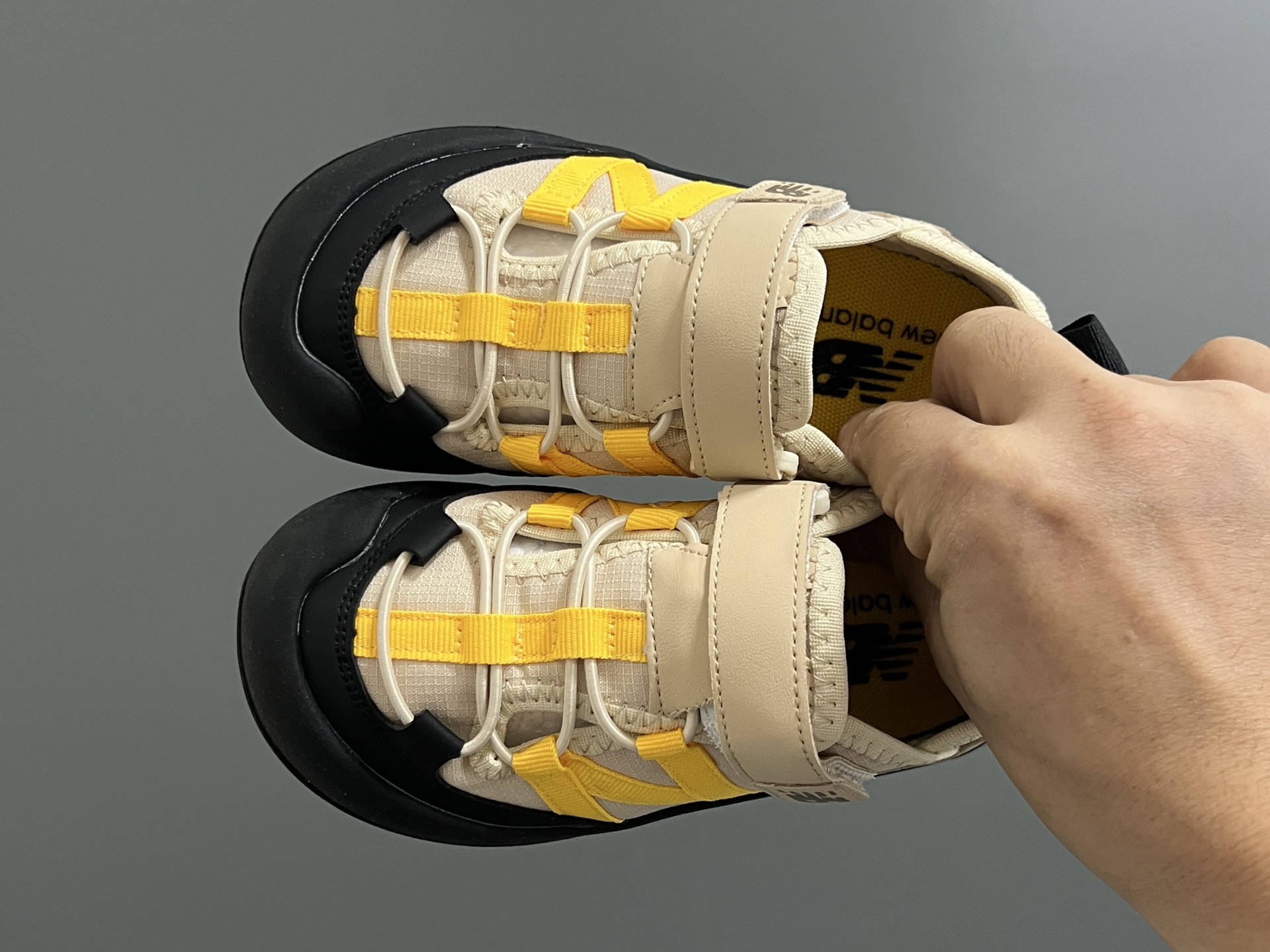 牛B新款K3205魔术贴户外儿童凉鞋 尺码：23-37码 韩国专柜同步新品🆕 包头款式设计，保护稚嫩脚丫🦶 魔术贴穿脱超便捷✌🏻 橡胶耐磨防滑大底👍🏻 潮童必备单品❤️-选品中心