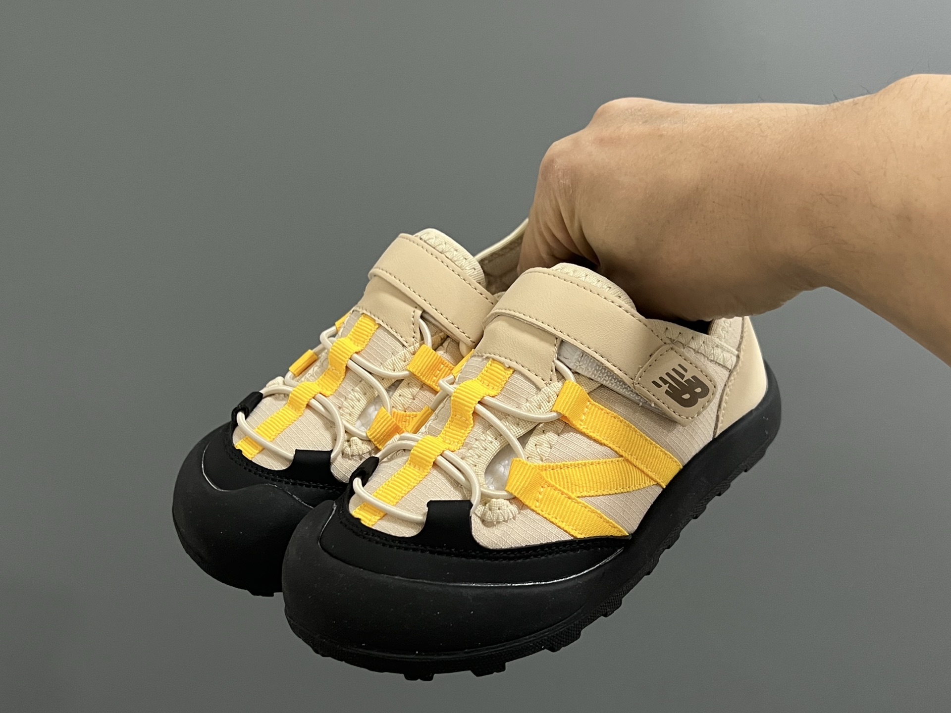 图片[2]-牛B新款K3205魔术贴户外儿童凉鞋 尺码：23-37码 韩国专柜同步新品🆕 包头款式设计，保护稚嫩脚丫🦶 魔术贴穿脱超便捷✌🏻 橡胶耐磨防滑大底👍🏻 潮童必备单品❤️-选品中心