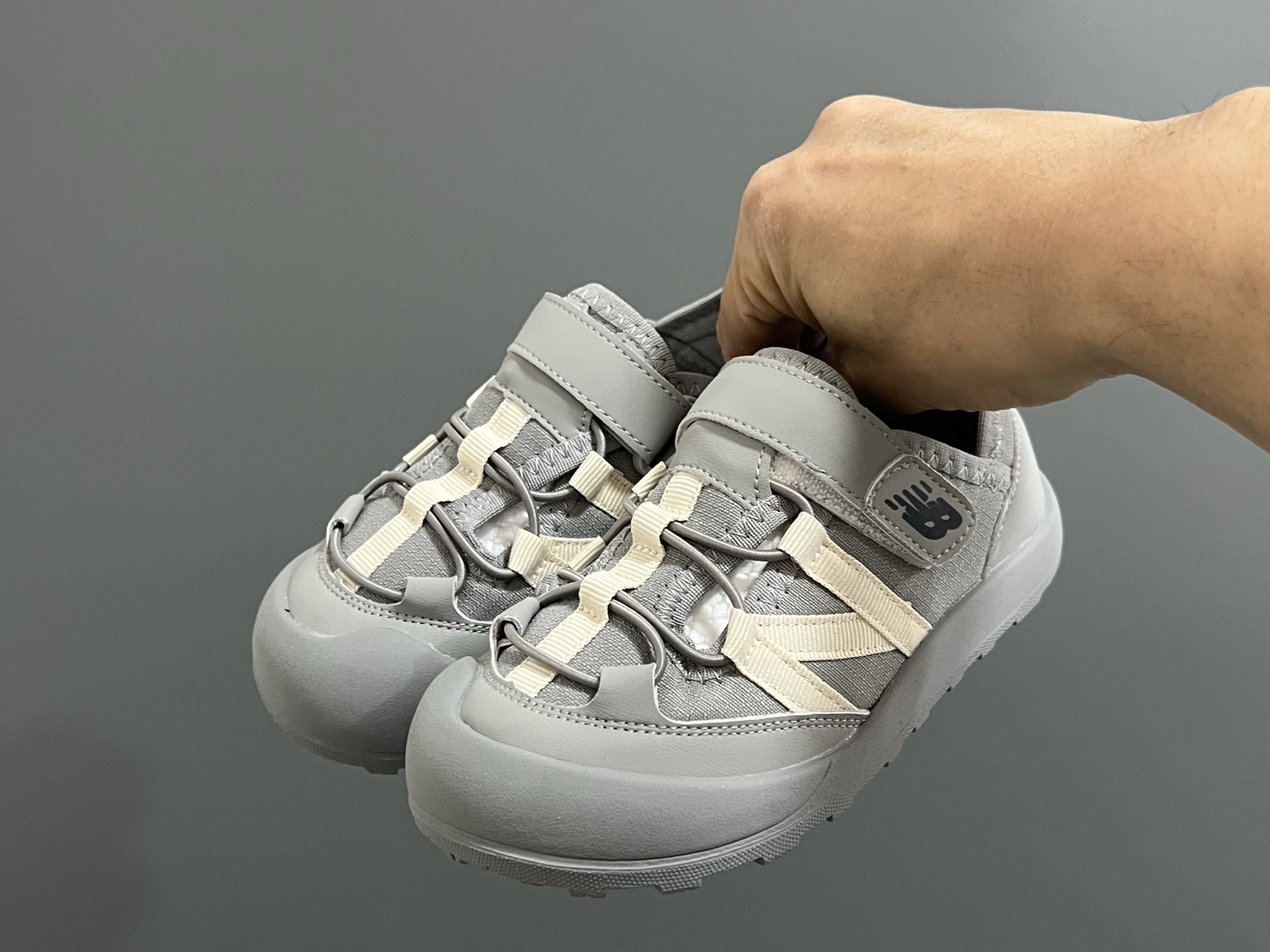 图片[2]-牛B新款K3205魔术贴户外儿童凉鞋 尺码：23-37码 韩国专柜同步新品🆕 包头款式设计，保护稚嫩脚丫🦶 魔术贴穿脱超便捷✌🏻 橡胶耐磨防滑大底👍🏻 潮童必备单品❤️-选品中心