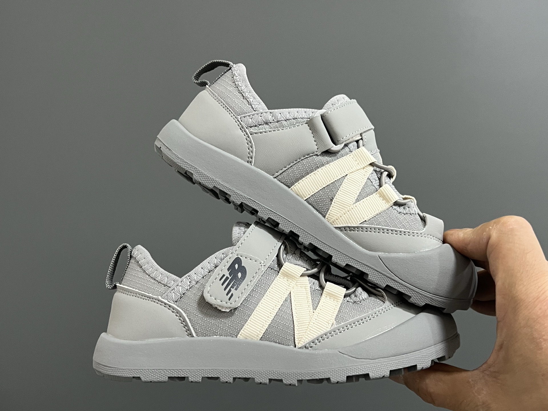 图片[9]-牛B新款K3205魔术贴户外儿童凉鞋 尺码：23-37码 韩国专柜同步新品🆕 包头款式设计，保护稚嫩脚丫🦶 魔术贴穿脱超便捷✌🏻 橡胶耐磨防滑大底👍🏻 潮童必备单品❤️-选品中心