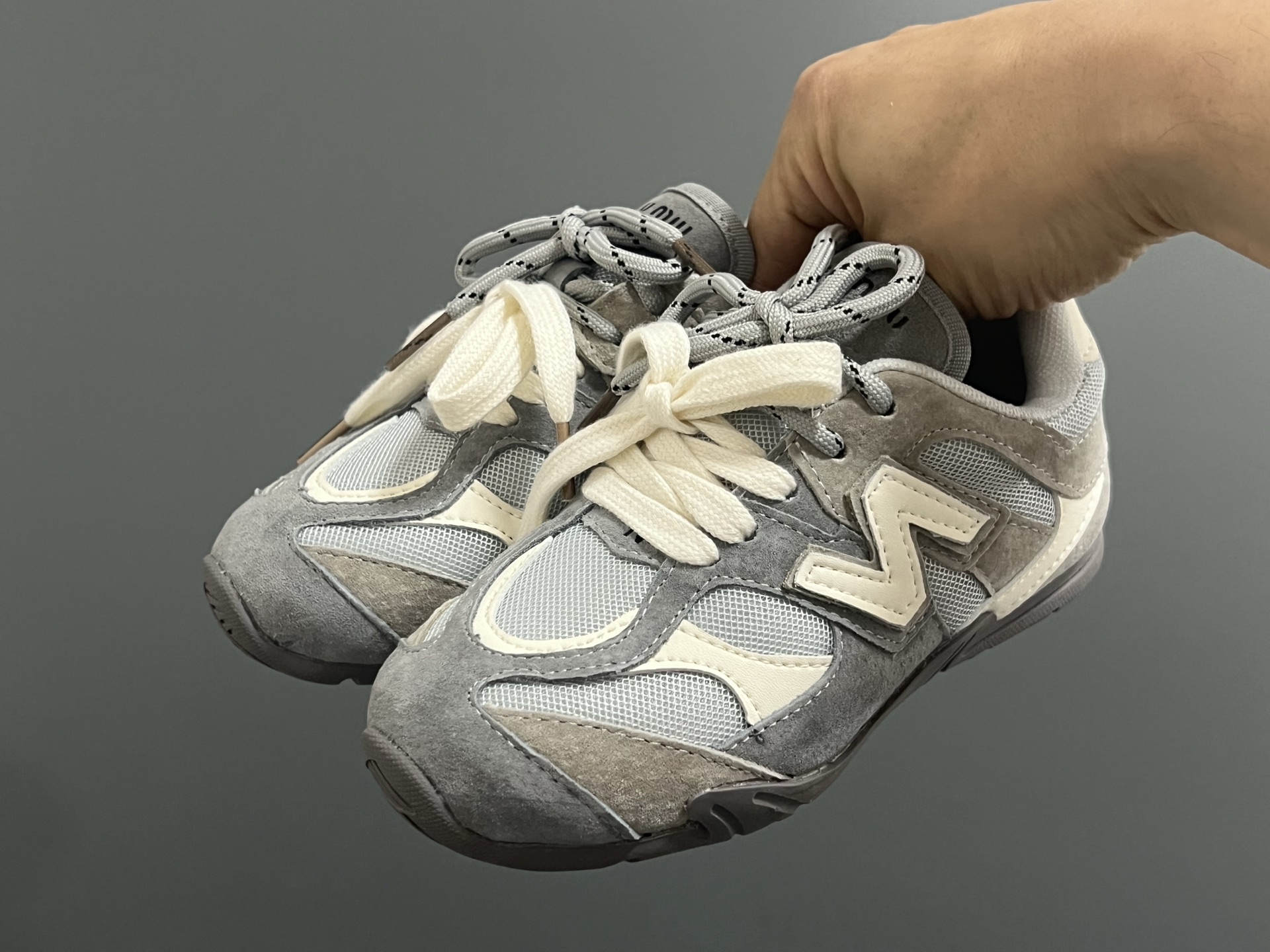 图片[2]-NB新款9060联名儿童魔术贴休闲鞋 尺码：24-37码 经典NB9060联名系列🆕 魔术贴设计，穿脱方便✌🏻 网面皮料拼接，质感满满💯 百搭又时髦款✨-选品中心