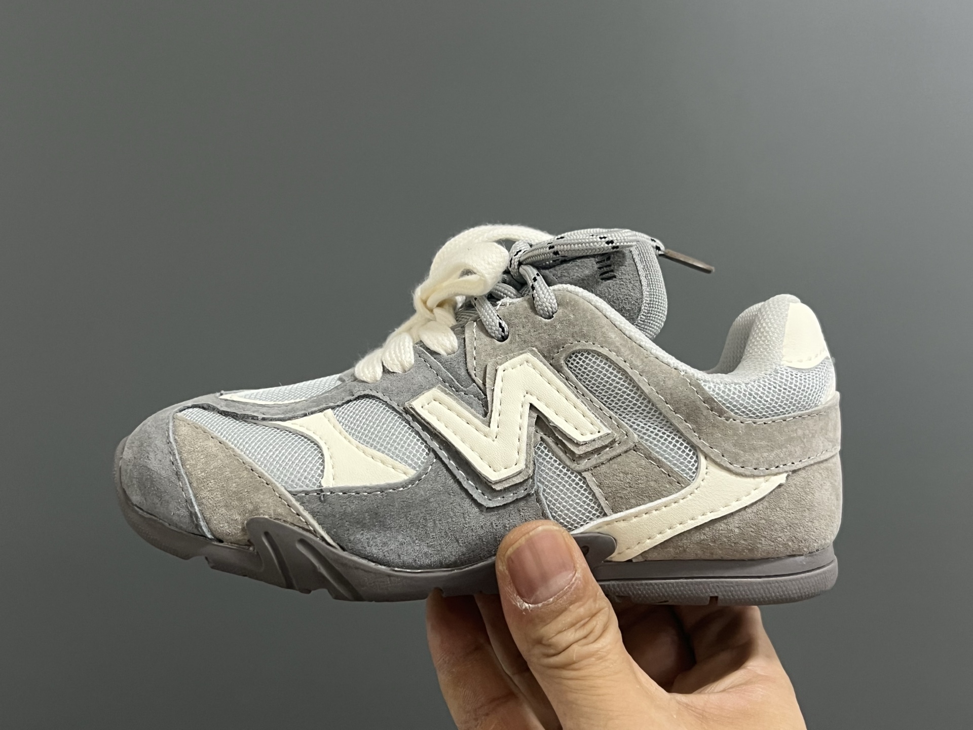 图片[4]-NB新款9060联名儿童魔术贴休闲鞋 尺码：24-37码 经典NB9060联名系列🆕 魔术贴设计，穿脱方便✌🏻 网面皮料拼接，质感满满💯 百搭又时髦款✨-选品中心