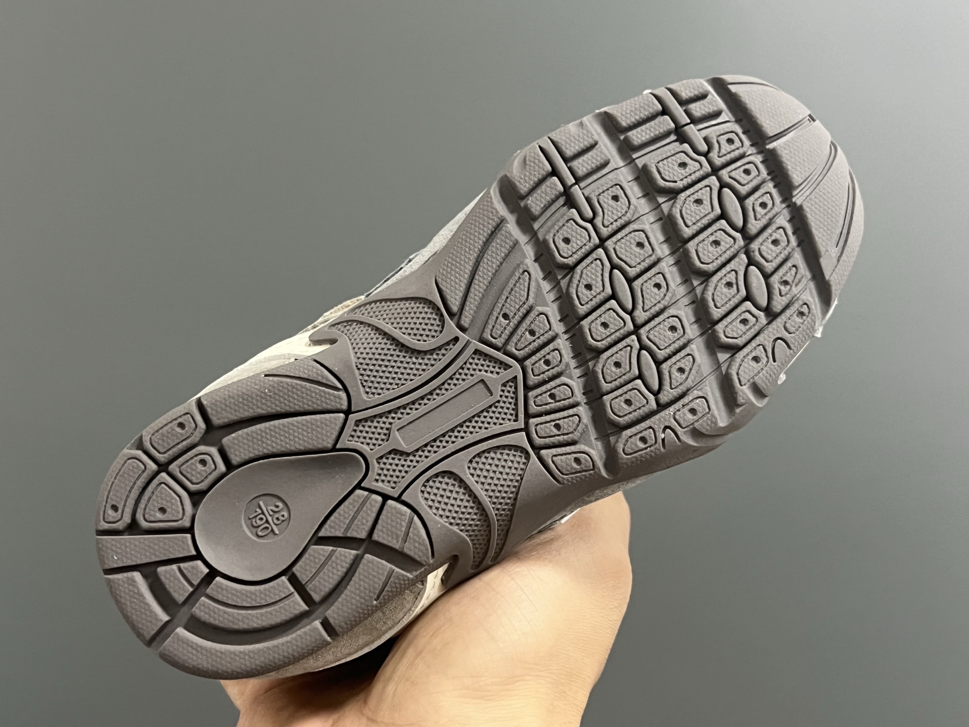 图片[5]-NB新款9060联名儿童魔术贴休闲鞋 尺码：24-37码 经典NB9060联名系列🆕 魔术贴设计，穿脱方便✌🏻 网面皮料拼接，质感满满💯 百搭又时髦款✨-选品中心