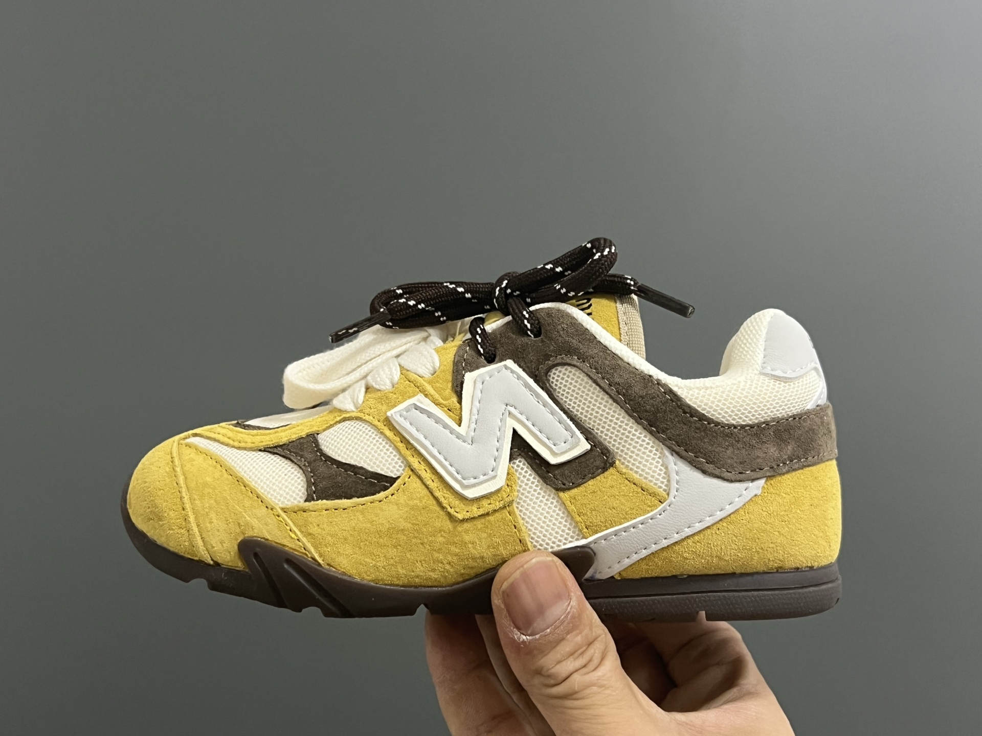 图片[4]-NB新款9060联名儿童魔术贴休闲鞋 尺码：24-37码 经典NB9060联名系列🆕 魔术贴设计，穿脱方便✌🏻 网面皮料拼接，质感满满💯 百搭又时髦款✨-选品中心