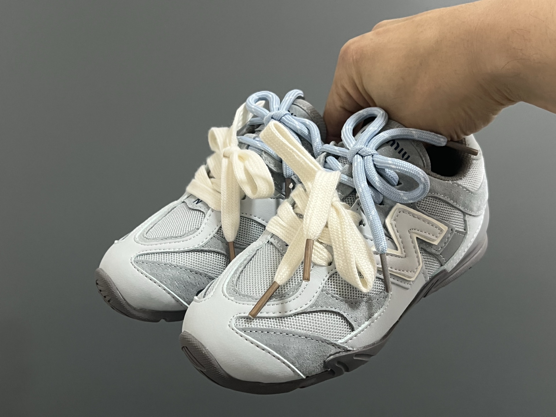 图片[2]-牛B新款9060联名儿童魔术贴休闲鞋 尺码：24-37码 经典NB9060联名系列🆕 魔术贴设计，穿脱方便✌🏻 网面皮料拼接，质感满满💯 百搭又时髦款✨-选品中心