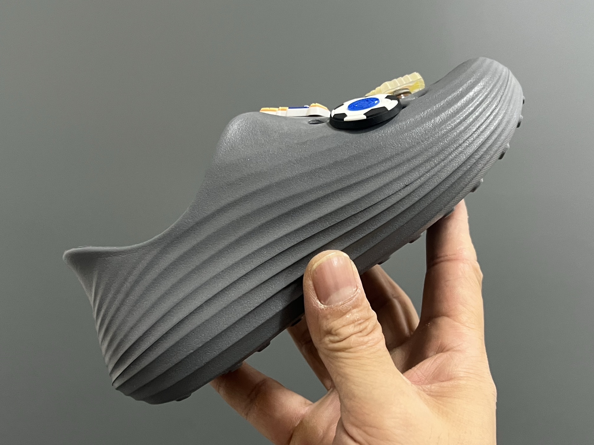 图片[6]-NK 新款洞洞沙滩一脚蹬亲子凉鞋 尺码：28-35码， 经典NK洞洞凉鞋款🏝️ 超轻EVA一体款式，超轻超舒适☁️ 可爱的卡通挂件搭配，上脚爱超可爱☺️ 大人不带配饰，下单注意⚠️-选品中心