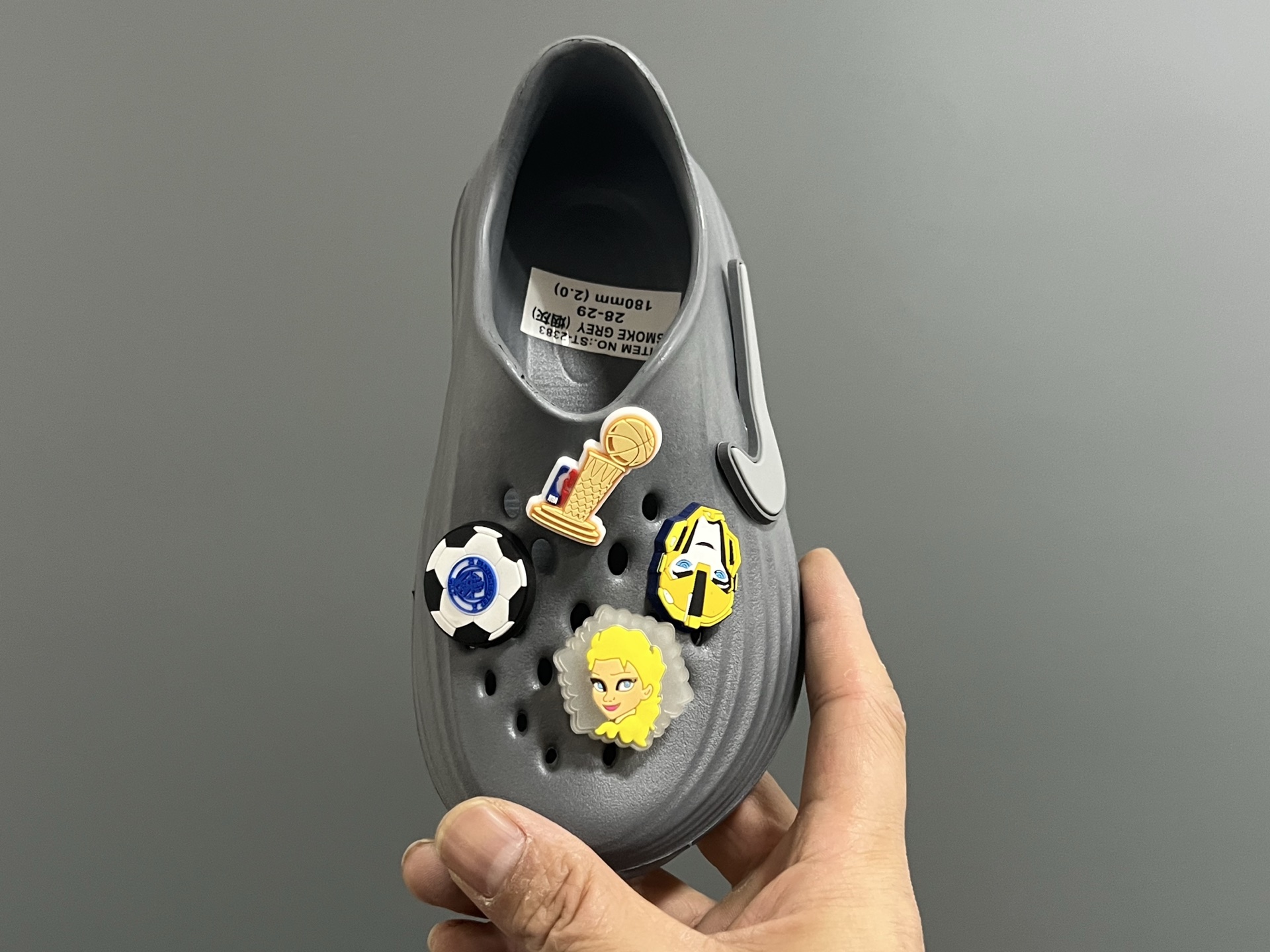 图片[8]-NK 新款洞洞沙滩一脚蹬亲子凉鞋 尺码：28-35码， 经典NK洞洞凉鞋款🏝️ 超轻EVA一体款式，超轻超舒适☁️ 可爱的卡通挂件搭配，上脚爱超可爱☺️ 大人不带配饰，下单注意⚠️-选品中心