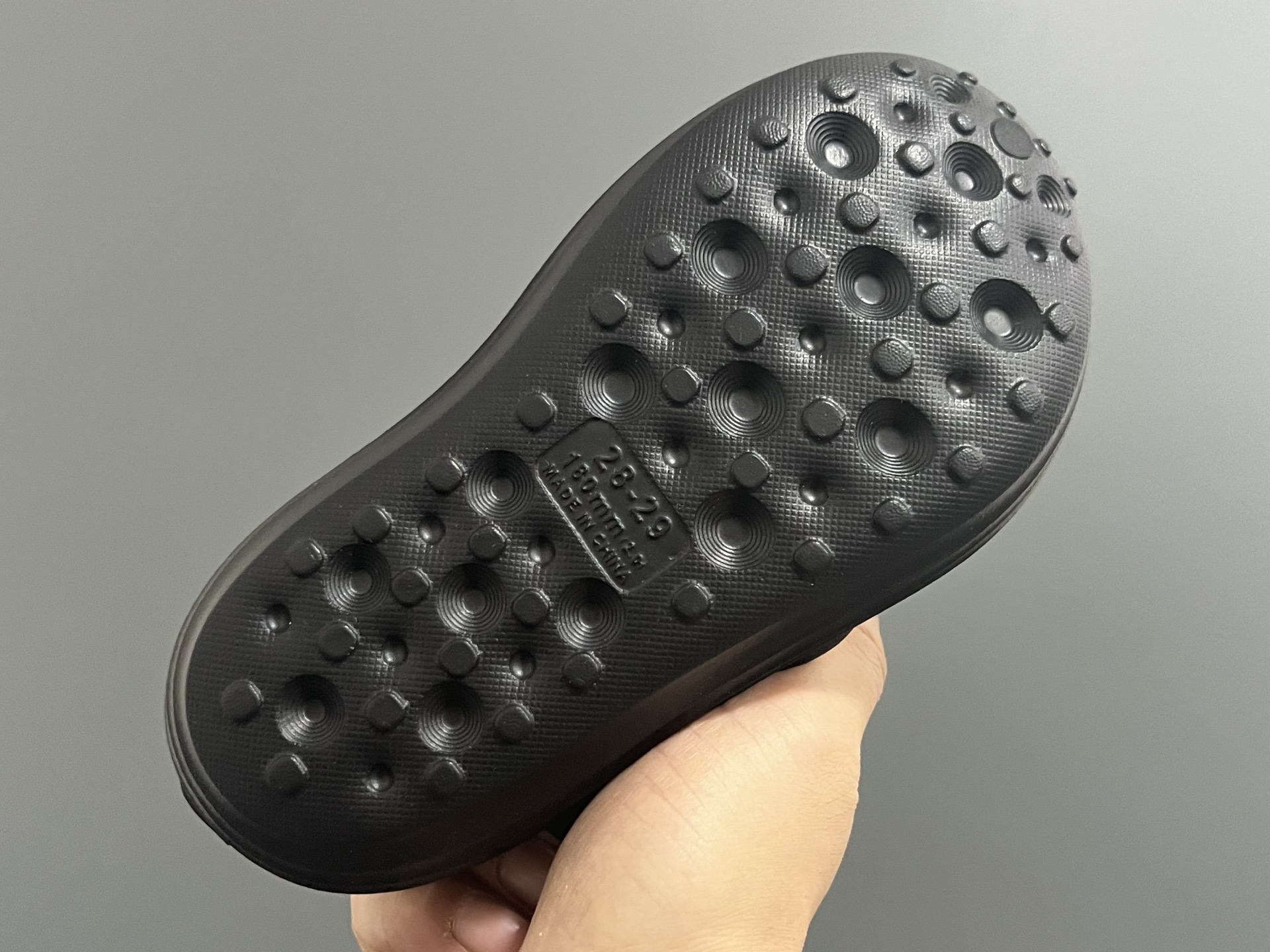 图片[5]-NK 新款洞洞沙滩一脚蹬亲子凉鞋 尺码：28-35码， 经典NK洞洞凉鞋款🏝️ 超轻EVA一体款式，超轻超舒适☁️ 可爱的卡通挂件搭配，上脚爱超可爱☺️ 大人不带配饰，下单注意⚠️-选品中心