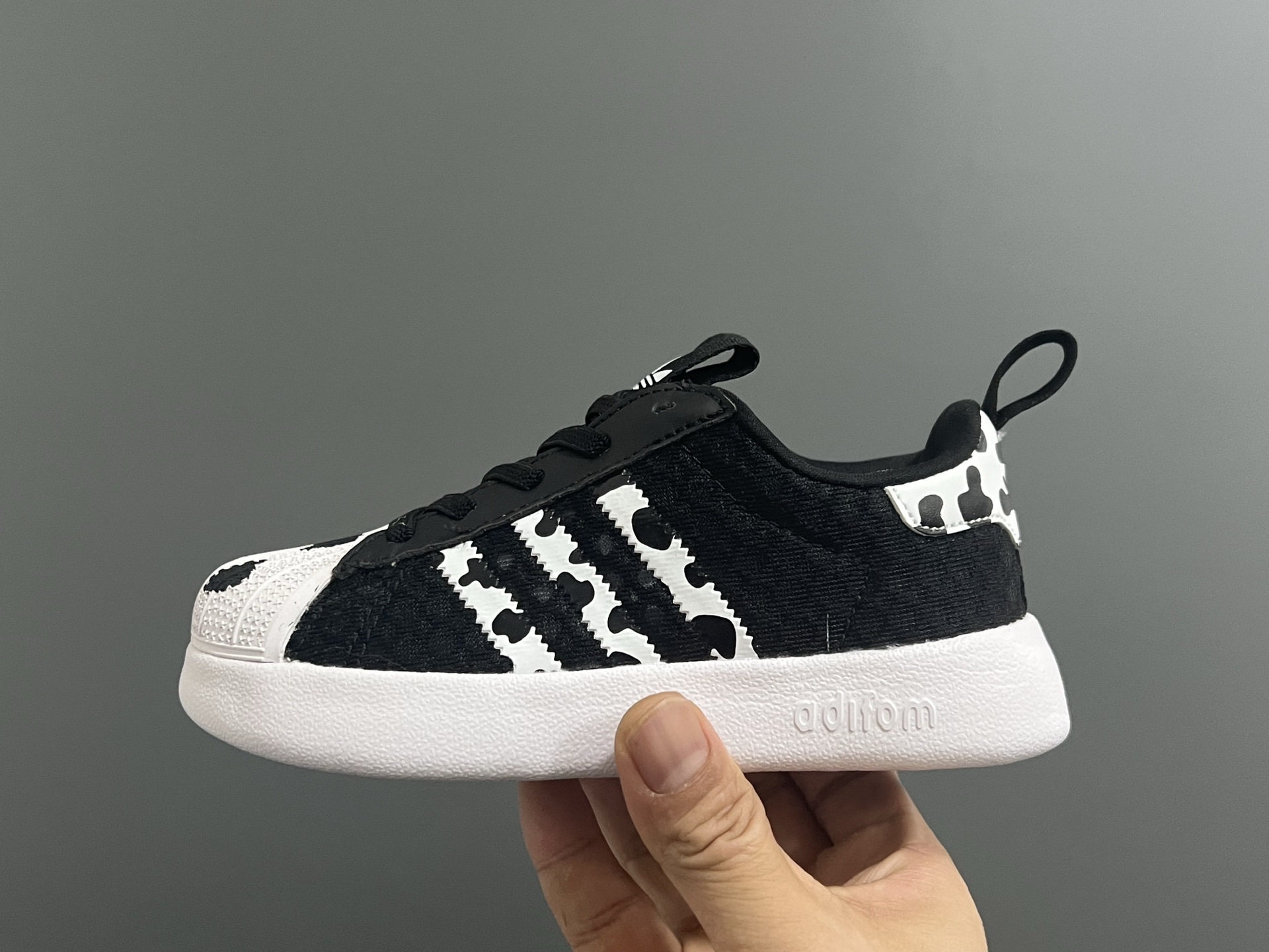 图片[4]-A家新款贝壳头网面松紧带一脚蹬儿童运动鞋 尺码：22-37码 专G同步新款🆕 网面透气又舒适☁️ 松紧带设计，贴合脚背✌🏻 超轻EVA大底，脚感不言而喻✔️-选品中心