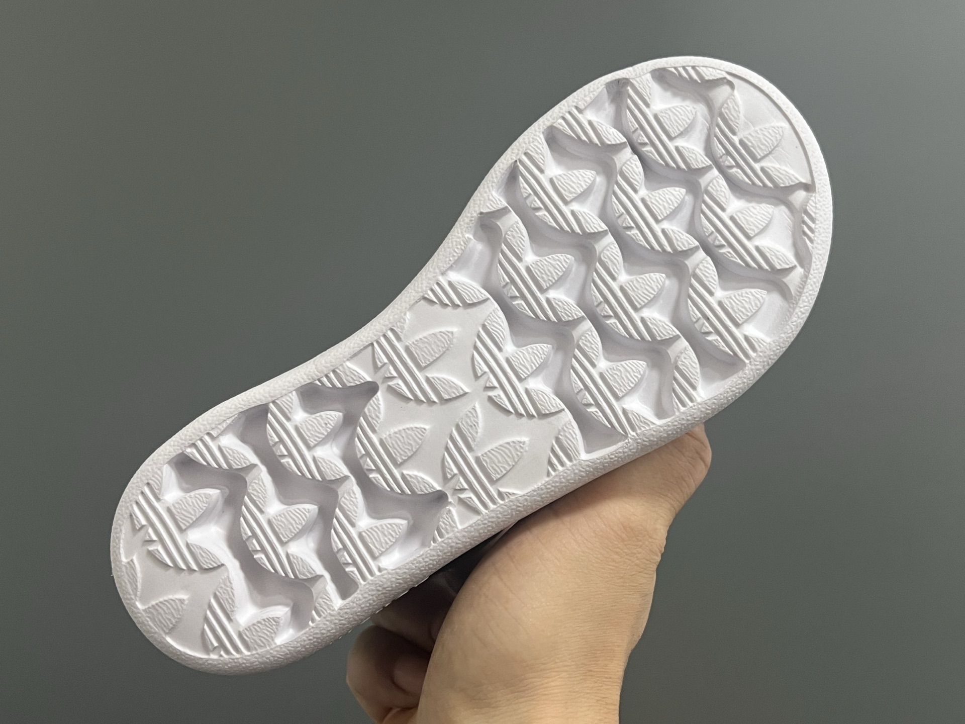 图片[5]-A家新款贝壳头网面松紧带一脚蹬儿童运动鞋 尺码：22-37码 专G同步新款🆕 网面透气又舒适☁️ 松紧带设计，贴合脚背✌🏻 超轻EVA大底，脚感不言而喻✔️-选品中心