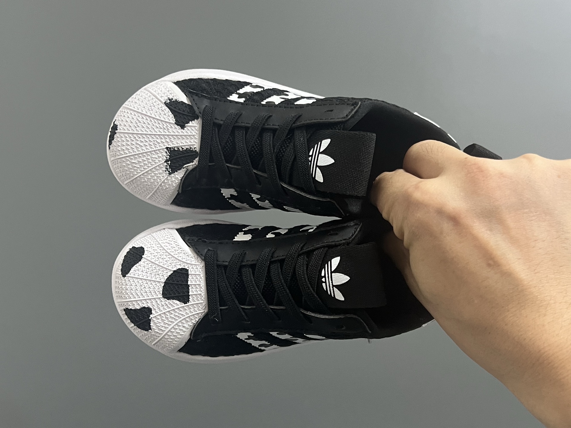 A家新款贝壳头网面松紧带一脚蹬儿童运动鞋 尺码：22-37码 专G同步新款🆕 网面透气又舒适☁️ 松紧带设计，贴合脚背✌🏻 超轻EVA大底，脚感不言而喻✔️-选品中心