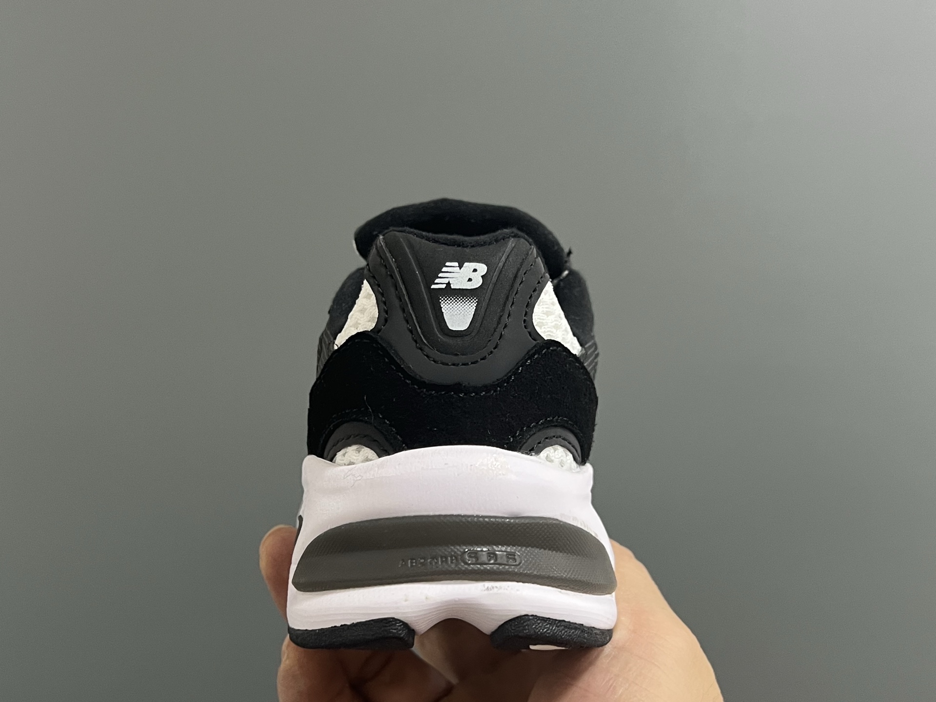 图片[8]-牛B新款2010网面鞋带款儿童老爹鞋 尺码：24-36码 经典NB2010款式🆕 网面设计，透气舒适不闷脚☁️ 老爹款式，百搭又时髦✨-选品中心