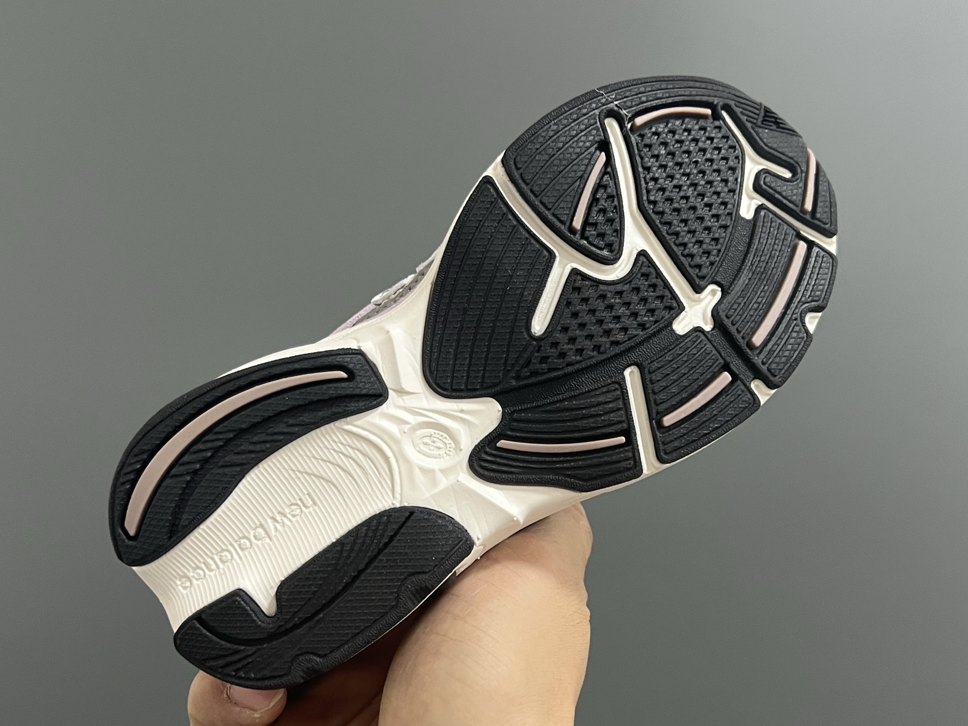 图片[8]-牛B新款2010网面鞋带款儿童老爹鞋 尺码：24-36码 经典NB2010款式🆕 网面设计，透气舒适不闷脚☁️ 老爹款式，百搭又时髦✨-选品中心