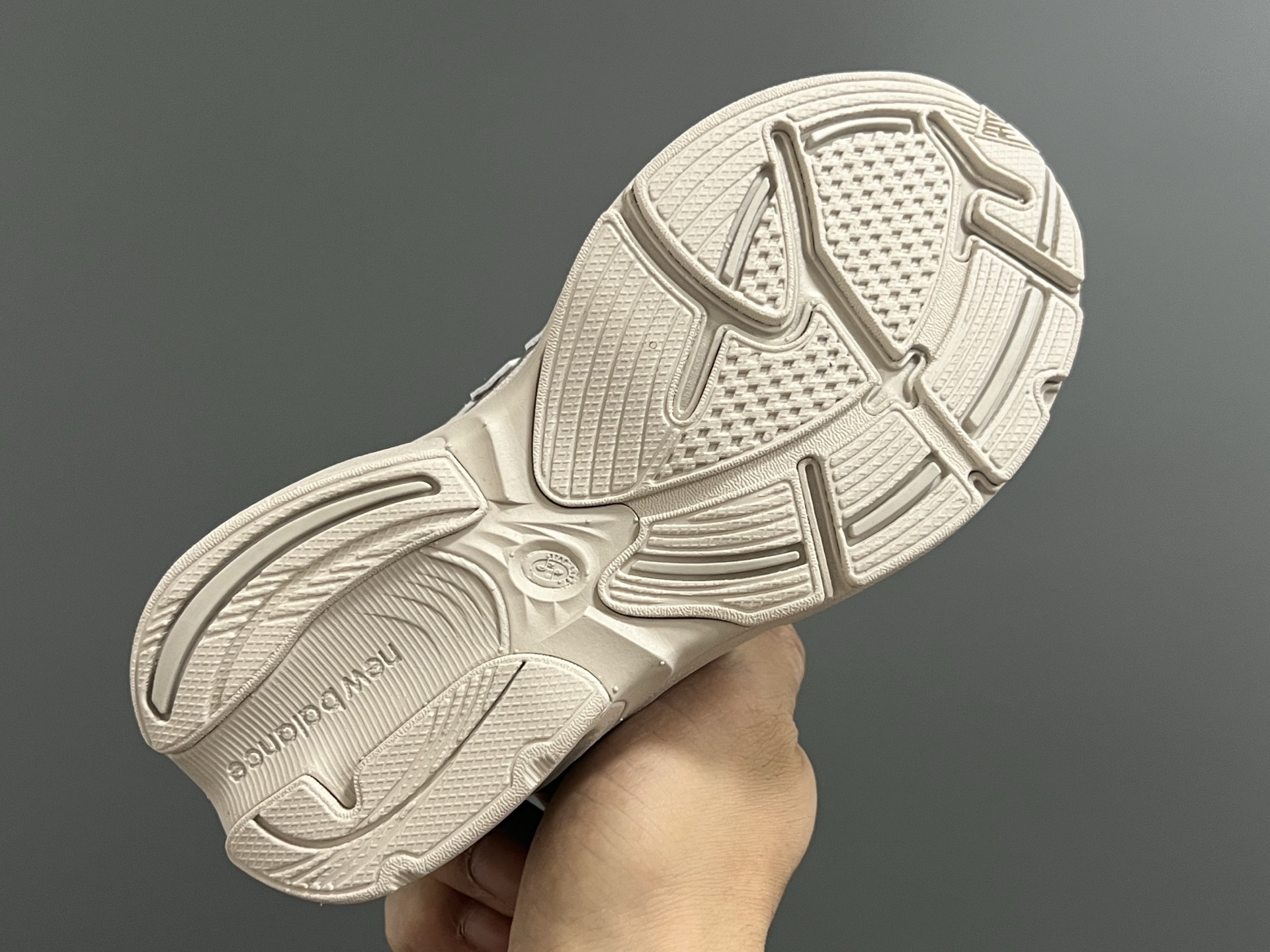 图片[5]-牛B新款2010网面鞋带款儿童老爹鞋 尺码：24-36码 经典NB2010款式🆕 网面设计，透气舒适不闷脚☁️ 老爹款式，百搭又时髦✨-选品中心