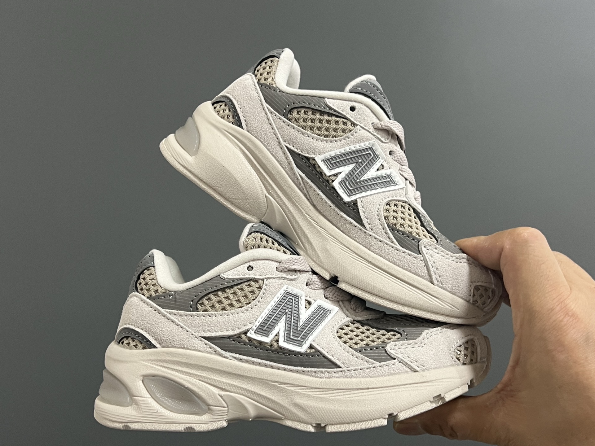 图片[9]-牛B新款2010网面鞋带款儿童老爹鞋 尺码：24-36码 经典NB2010款式🆕 网面设计，透气舒适不闷脚☁️ 老爹款式，百搭又时髦✨-选品中心