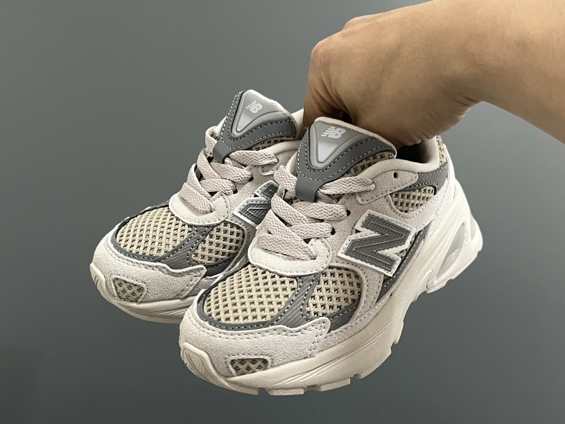 图片[2]-牛B新款2010网面鞋带款儿童老爹鞋 尺码：24-36码 经典NB2010款式🆕 网面设计，透气舒适不闷脚☁️ 老爹款式，百搭又时髦✨-选品中心