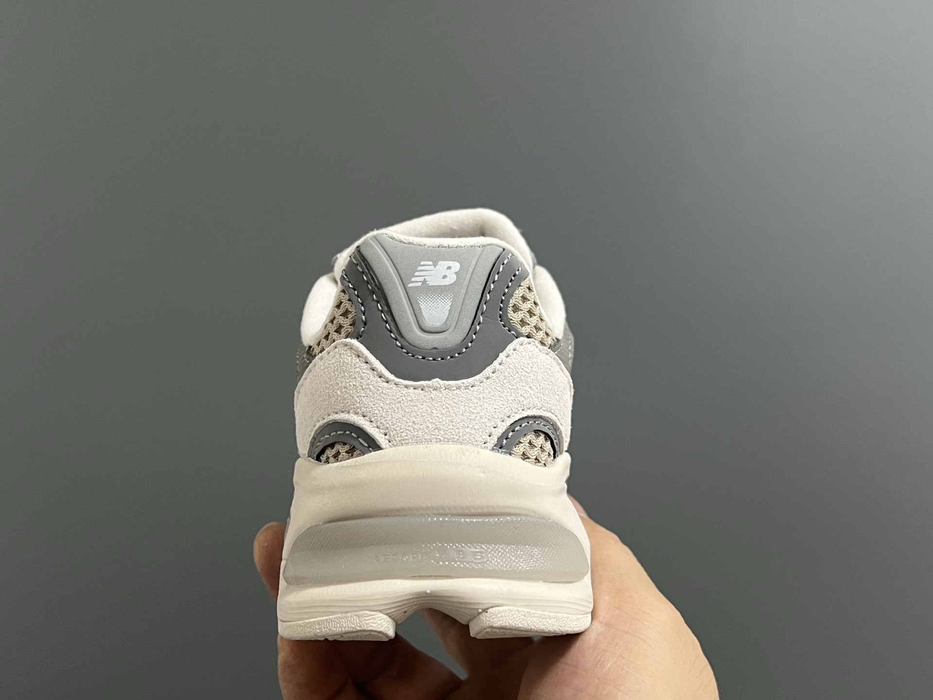 图片[7]-牛B新款2010网面鞋带款儿童老爹鞋 尺码：24-36码 经典NB2010款式🆕 网面设计，透气舒适不闷脚☁️ 老爹款式，百搭又时髦✨-选品中心