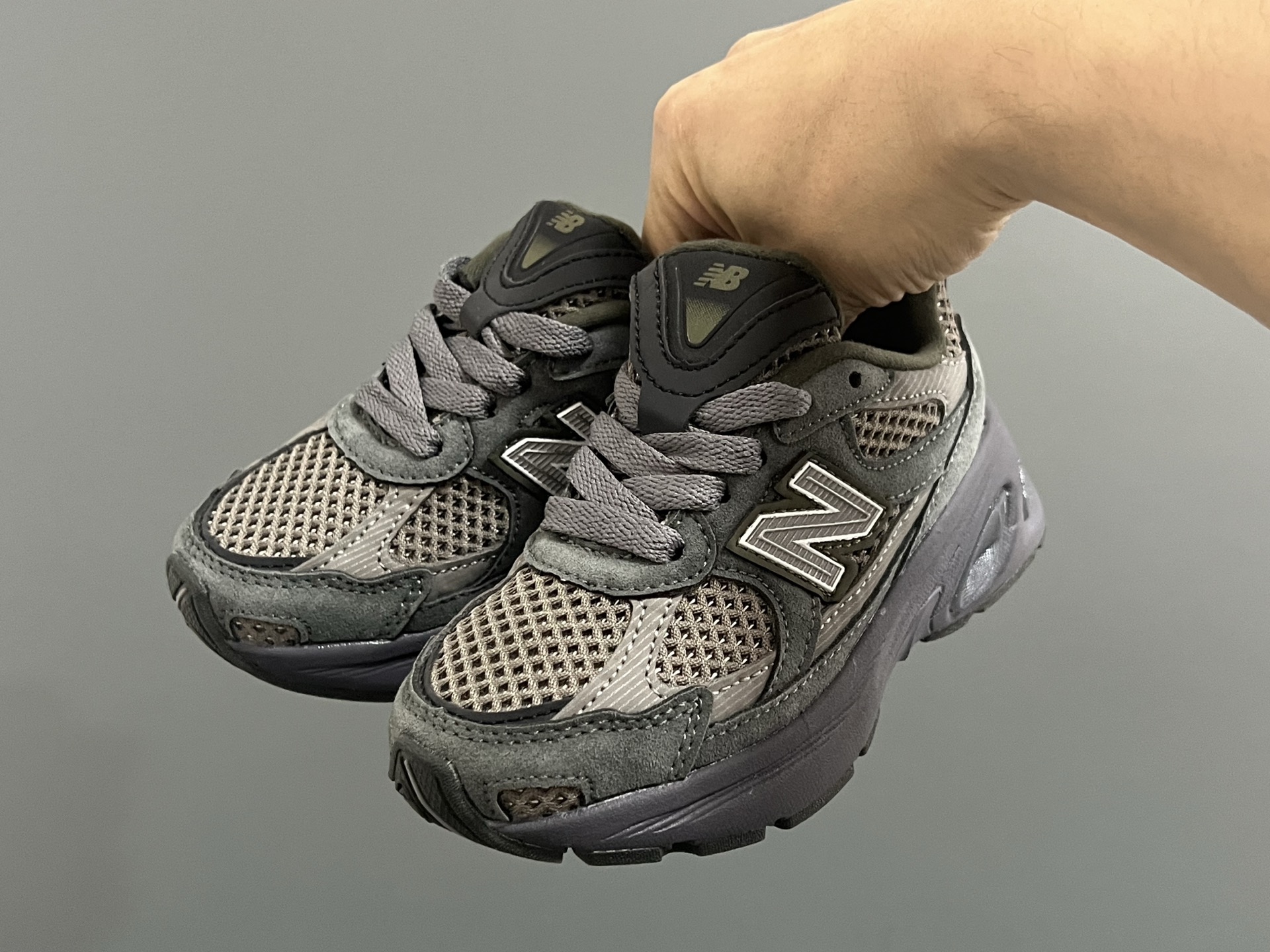 图片[2]-牛B新款2010网面鞋带款儿童老爹鞋 尺码：24-36码 经典NB2010款式🆕 网面设计，透气舒适不闷脚☁️ 老爹款式，百搭又时髦✨-选品中心