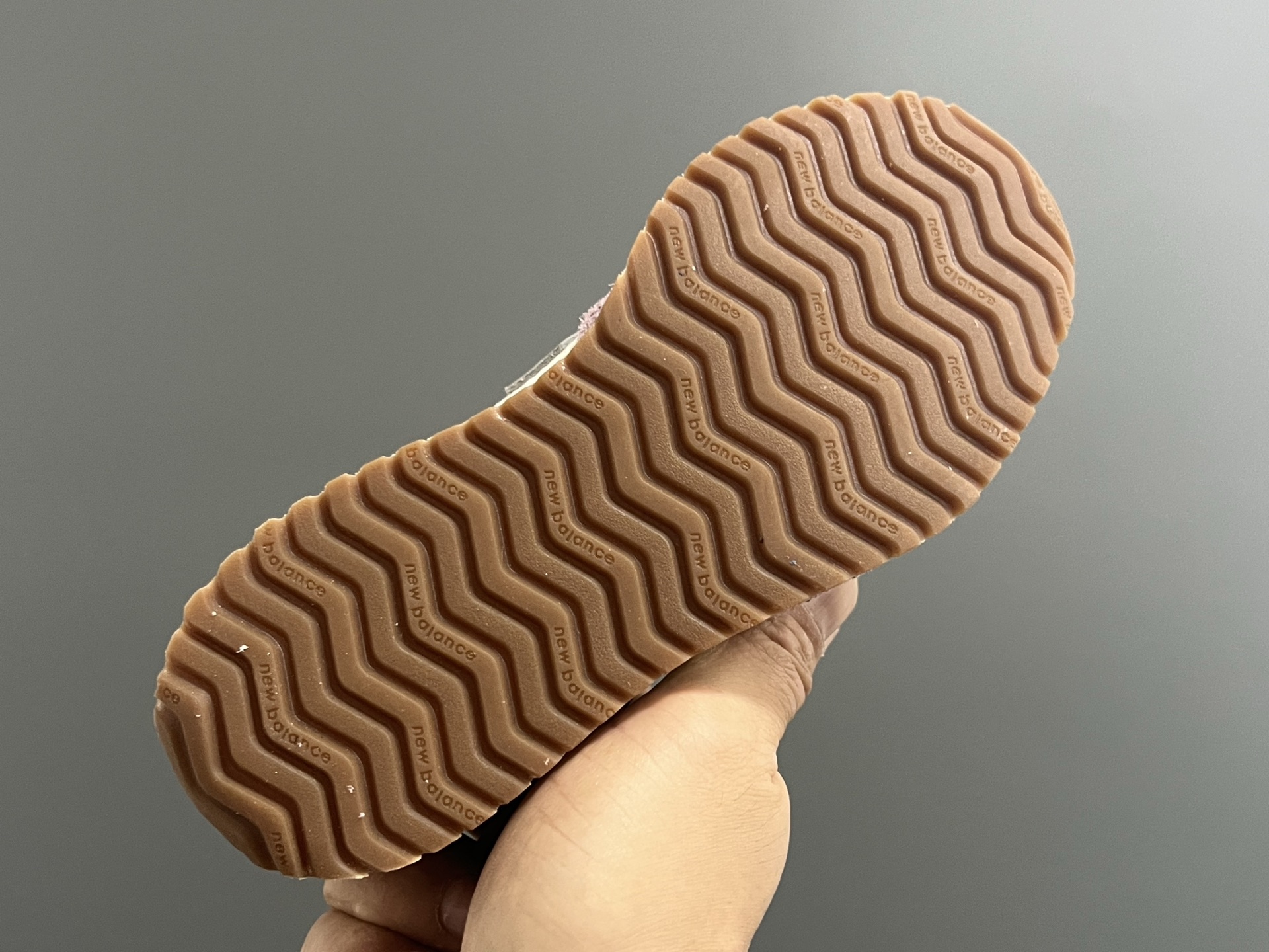 图片[5]-牛B新款471大小童亲子运动鞋 尺码：26-37码 经典NB471运动款🆕 小童松紧扣，大童鞋带扣设计⚠️ 优质麂皮拼接，质感满分💯 耐磨防滑大底，满足日常运动✔️-选品中心