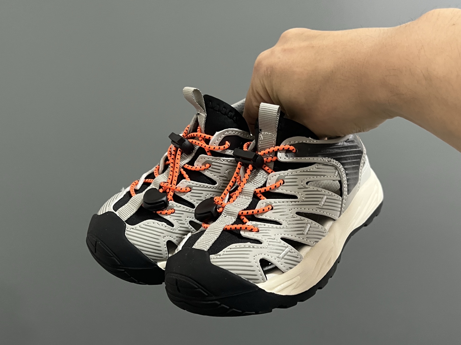 图片[2]-HOKA2代松紧扣溯溪户外儿童凉鞋26-37码 经典HOKA户外溯溪系列🔥 松紧扣设计，穿脱方便✌🏻 橡胶耐磨防滑大底，脚感超赞👍🏻-选品中心