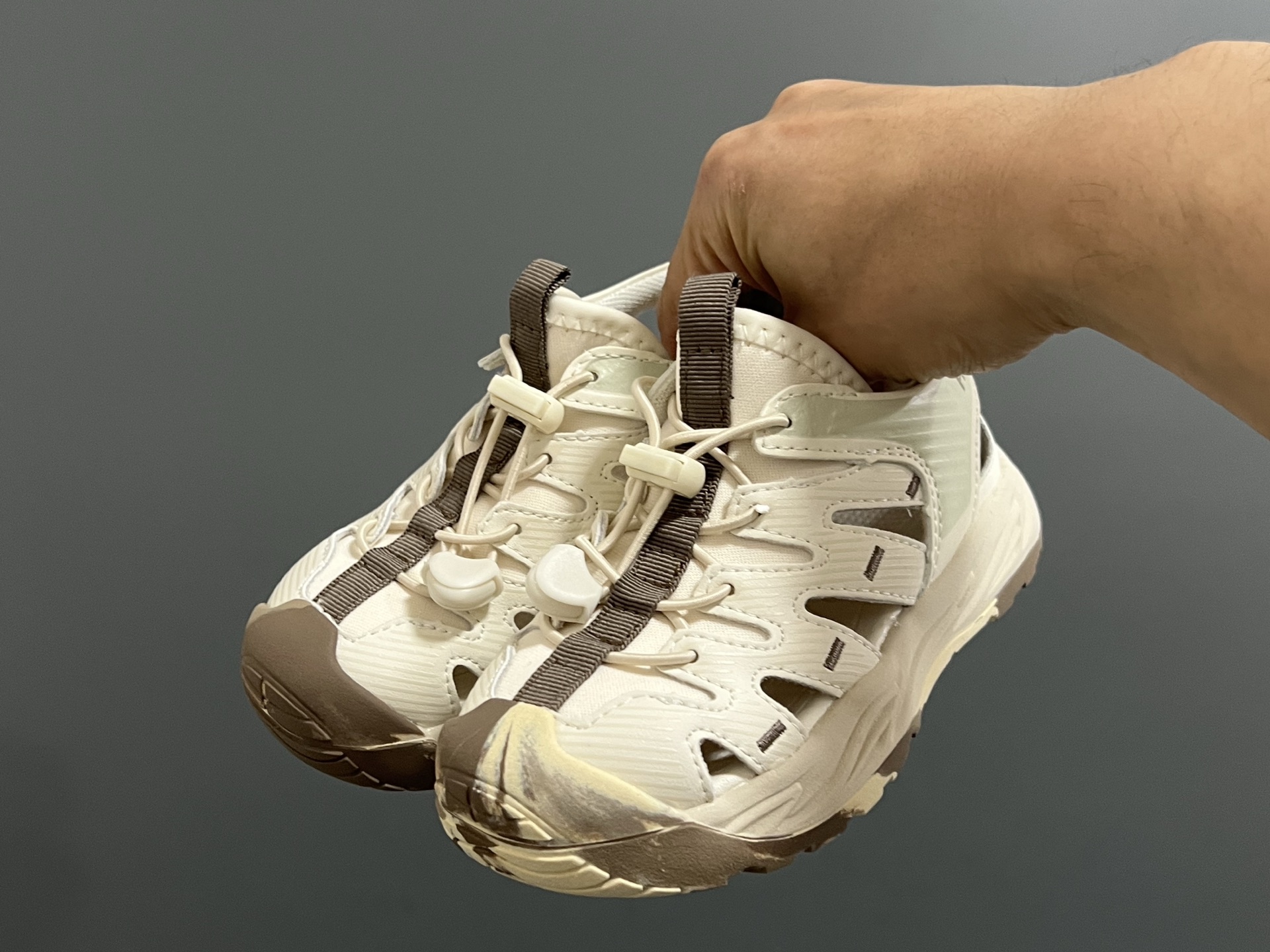 HOKA2代松紧扣溯溪户外儿童凉鞋26-37码 经典HOKA户外溯溪系列🔥 松紧扣设计，穿脱方便✌🏻 橡胶耐磨防滑大底，脚感超赞👍🏻-选品中心