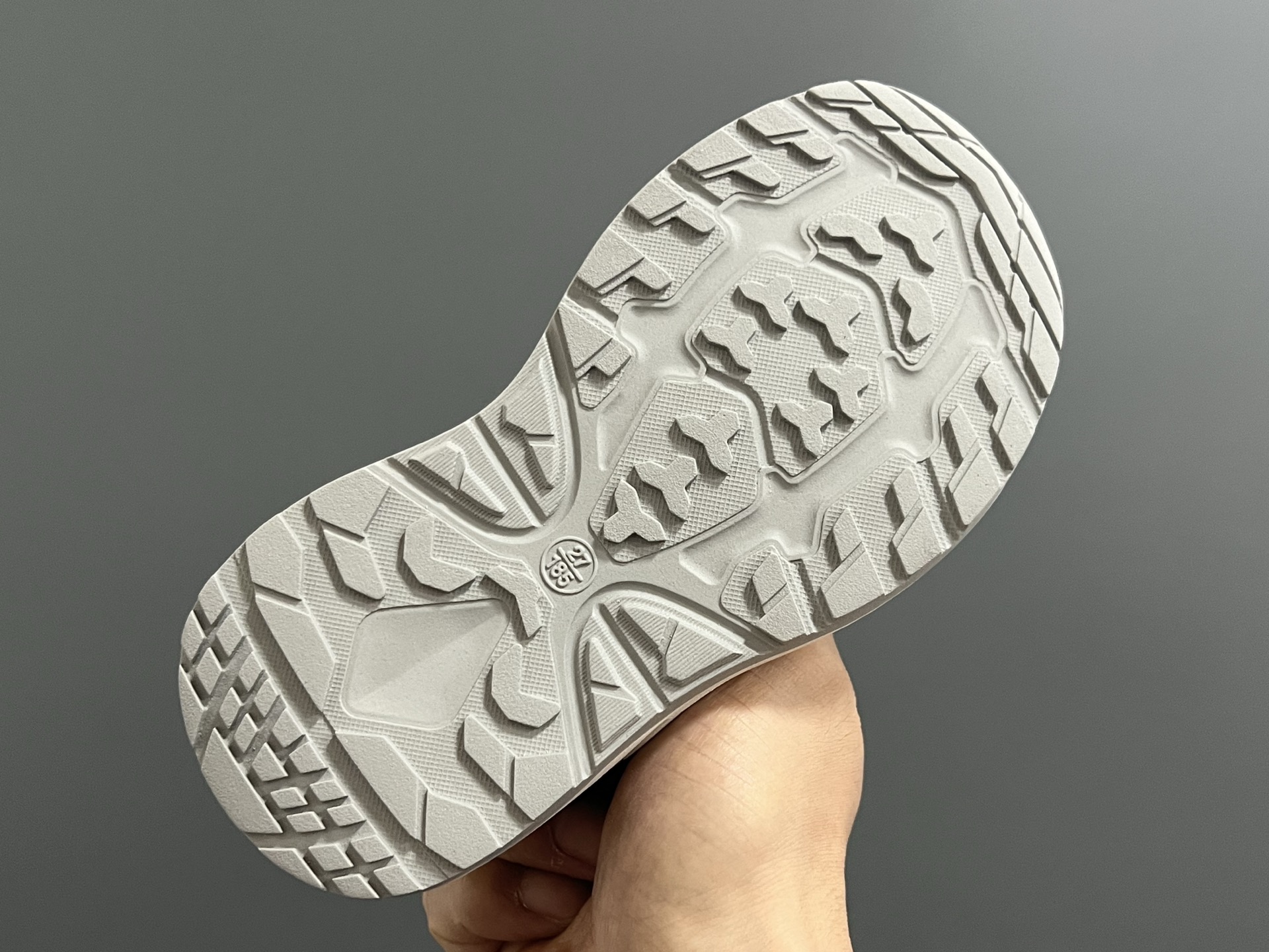 图片[5]-HOKA2代松紧扣溯溪户外儿童凉鞋26-37码 经典HOKA户外溯溪系列🔥 松紧扣设计，穿脱方便✌🏻 橡胶耐磨防滑大底，脚感超赞👍🏻-选品中心