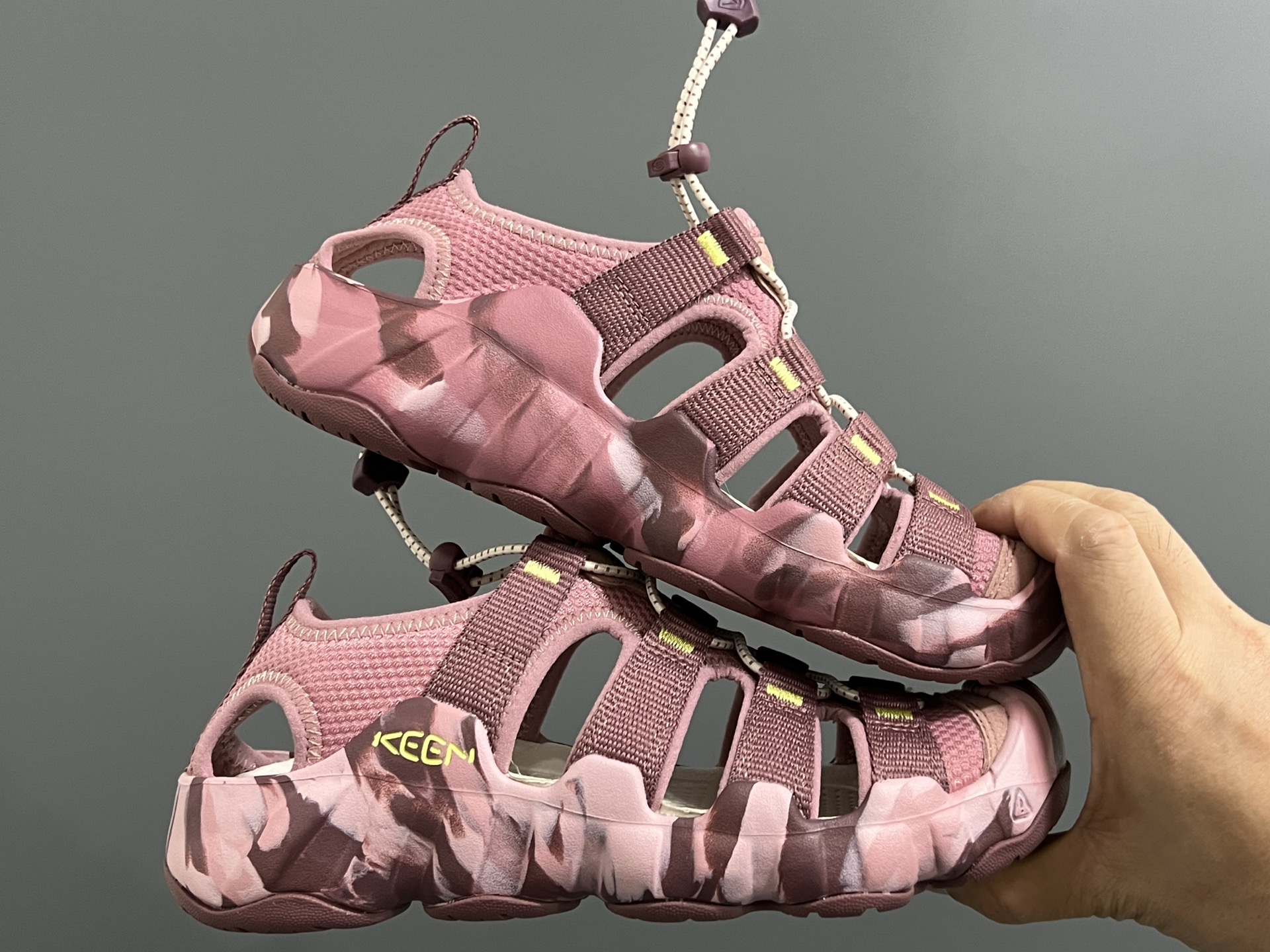 图片[9]-KEEN新款HYPERPORT H2高速2代户外溯溪情侣凉鞋 超赞的KEEN潮牌系列🆕 户外也可以穿的溯溪凉鞋🧗 镂空设计，透气又舒适☁️ 耐磨防滑大底，脚感超赞👍🏻 尺码：36 37 38 39 40 41 42 43 44 45（粉色36-40）-选品中心
