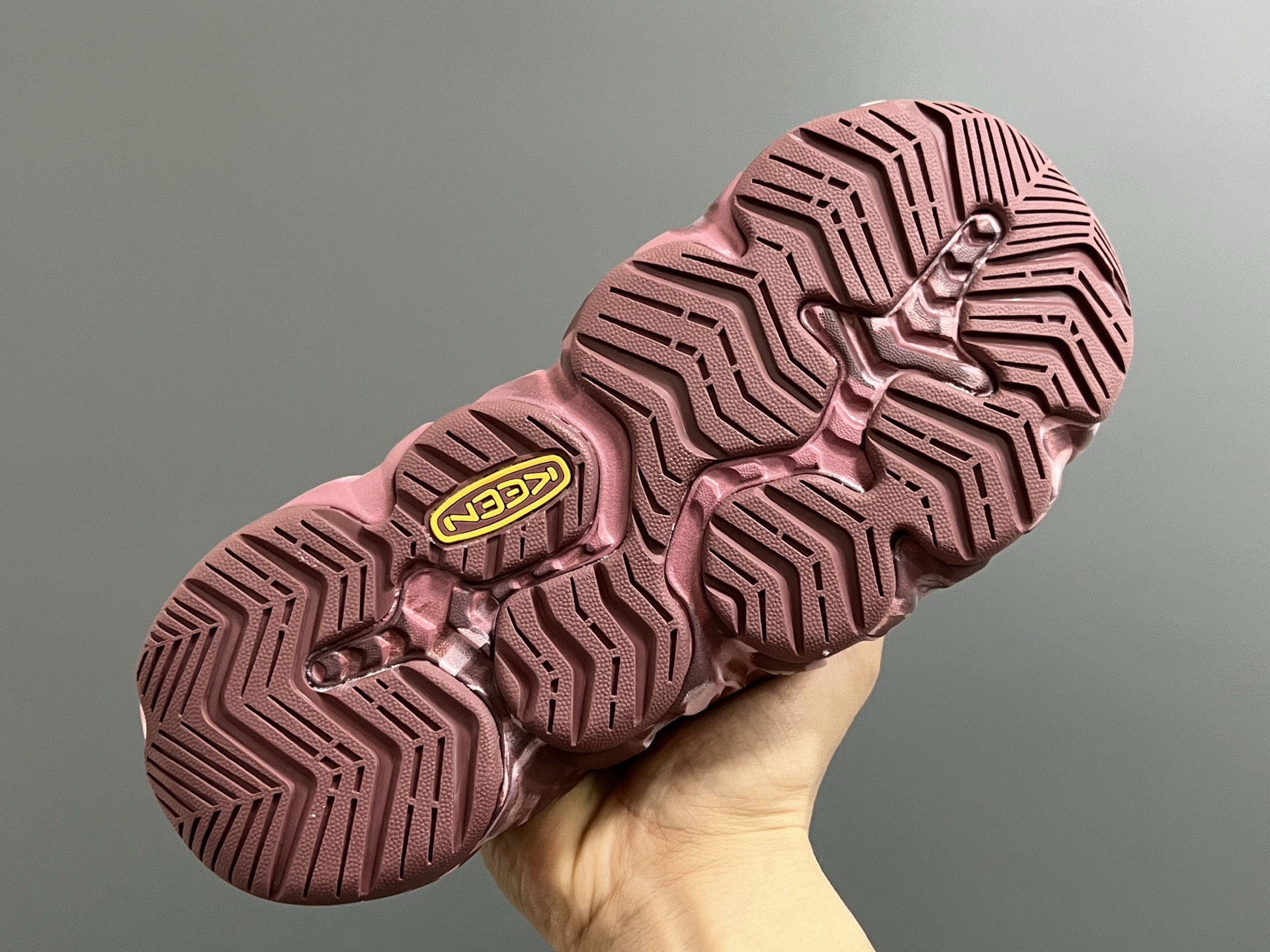 图片[3]-KEEN新款HYPERPORT H2高速2代户外溯溪情侣凉鞋 超赞的KEEN潮牌系列🆕 户外也可以穿的溯溪凉鞋🧗 镂空设计，透气又舒适☁️ 耐磨防滑大底，脚感超赞👍🏻 尺码：36 37 38 39 40 41 42 43 44 45（粉色36-40）-选品中心