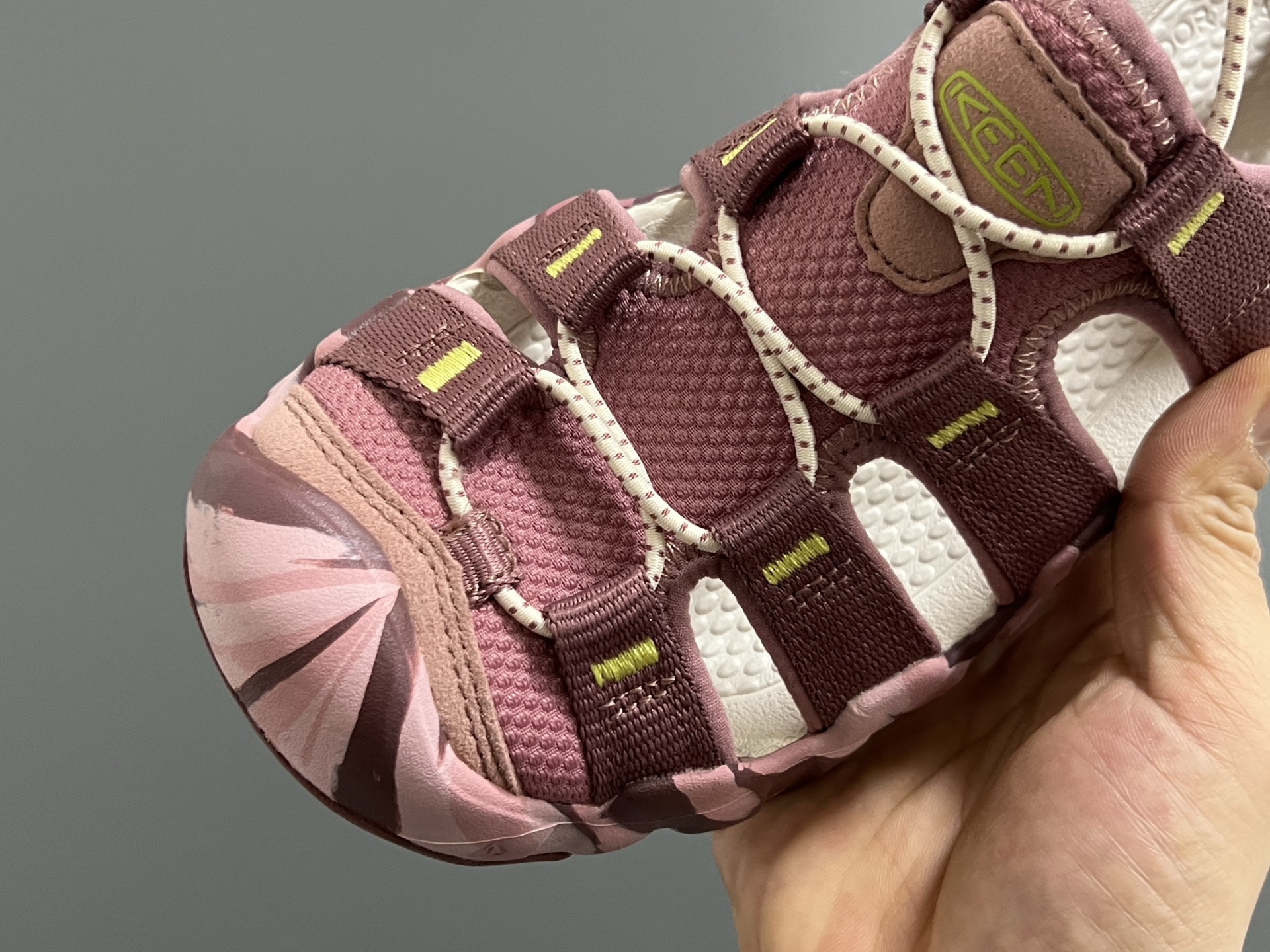 图片[7]-KEEN新款HYPERPORT H2高速2代户外溯溪情侣凉鞋 超赞的KEEN潮牌系列🆕 户外也可以穿的溯溪凉鞋🧗 镂空设计，透气又舒适☁️ 耐磨防滑大底，脚感超赞👍🏻 尺码：36 37 38 39 40 41 42 43 44 45（粉色36-40）-选品中心