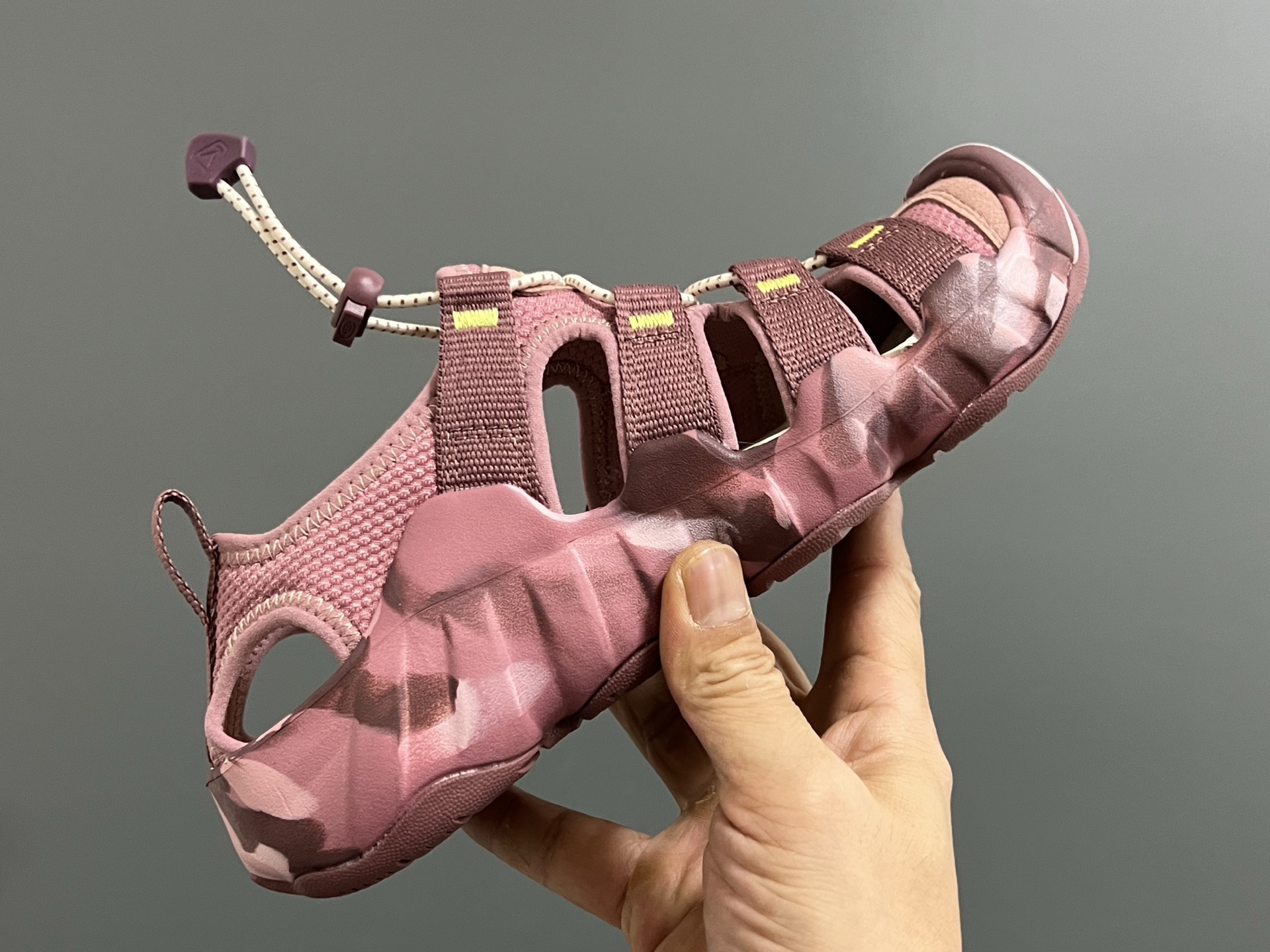 图片[4]-KEEN新款HYPERPORT H2高速2代户外溯溪情侣凉鞋 超赞的KEEN潮牌系列🆕 户外也可以穿的溯溪凉鞋🧗 镂空设计，透气又舒适☁️ 耐磨防滑大底，脚感超赞👍🏻 尺码：36 37 38 39 40 41 42 43 44 45（粉色36-40）-选品中心