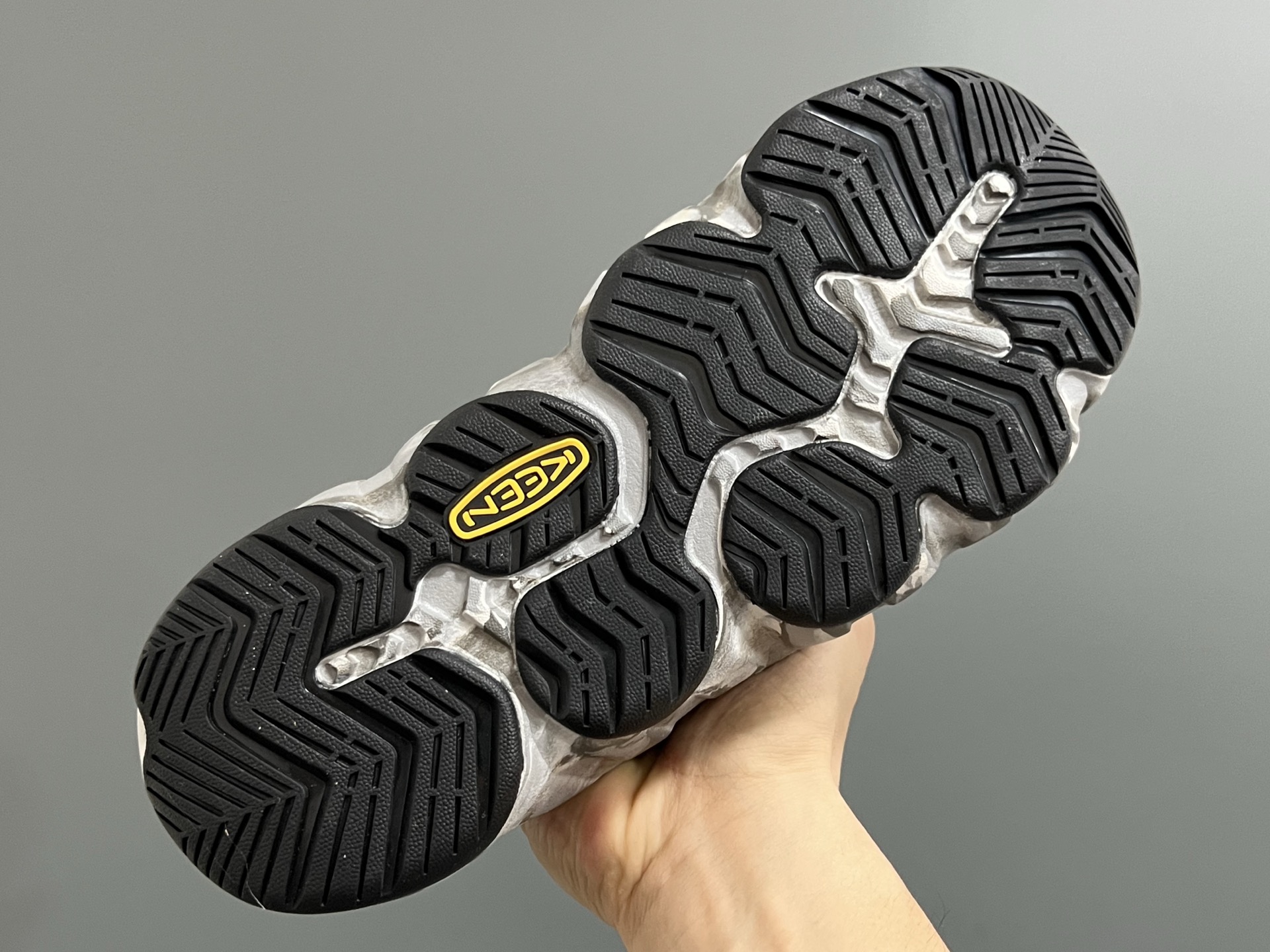 图片[3]-KEEN新款HYPERPORT H2高速2代户外溯溪情侣凉鞋 超赞的KEEN潮牌系列🆕 户外也可以穿的溯溪凉鞋🧗 镂空设计，透气又舒适☁️ 耐磨防滑大底，脚感超赞👍🏻 尺码：36 37 38 39 40 41 42 43 44 45（粉色36-40）-选品中心