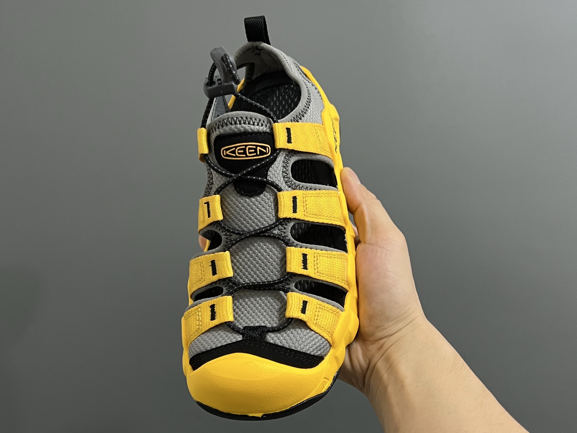 KEEN新款HYPERPORT H2高速2代户外溯溪情侣凉鞋 超赞的KEEN潮牌系列🆕 户外也可以穿的溯溪凉鞋🧗 镂空设计，透气又舒适☁️ 耐磨防滑大底，脚感超赞👍🏻 尺码：36 37 38 39 40 41 42 43 44 45（粉色36-40）-选品中心