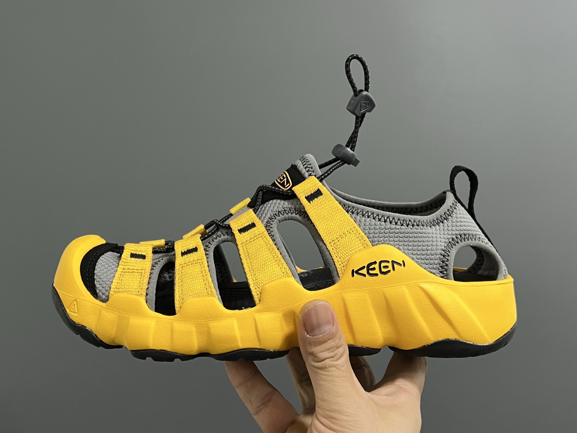 图片[2]-KEEN新款HYPERPORT H2高速2代户外溯溪情侣凉鞋 超赞的KEEN潮牌系列🆕 户外也可以穿的溯溪凉鞋🧗 镂空设计，透气又舒适☁️ 耐磨防滑大底，脚感超赞👍🏻 尺码：36 37 38 39 40 41 42 43 44 45（粉色36-40）-选品中心