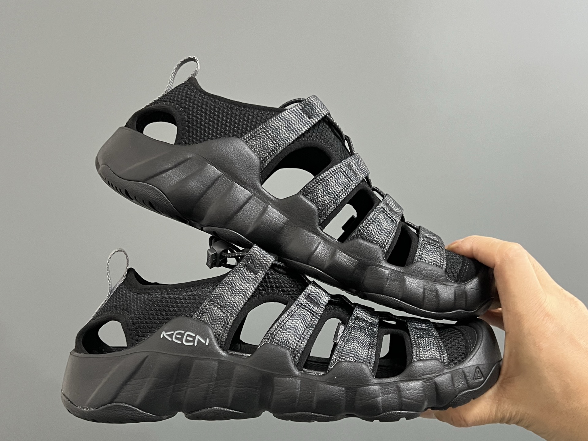 图片[9]-KEEN新款HYPERPORT H2高速2代户外溯溪情侣凉鞋 超赞的KEEN潮牌系列🆕 户外也可以穿的溯溪凉鞋🧗 镂空设计，透气又舒适☁️ 耐磨防滑大底，脚感超赞👍🏻 尺码：36 37 38 39 40 41 42 43 44 45（粉色36-40）-选品中心